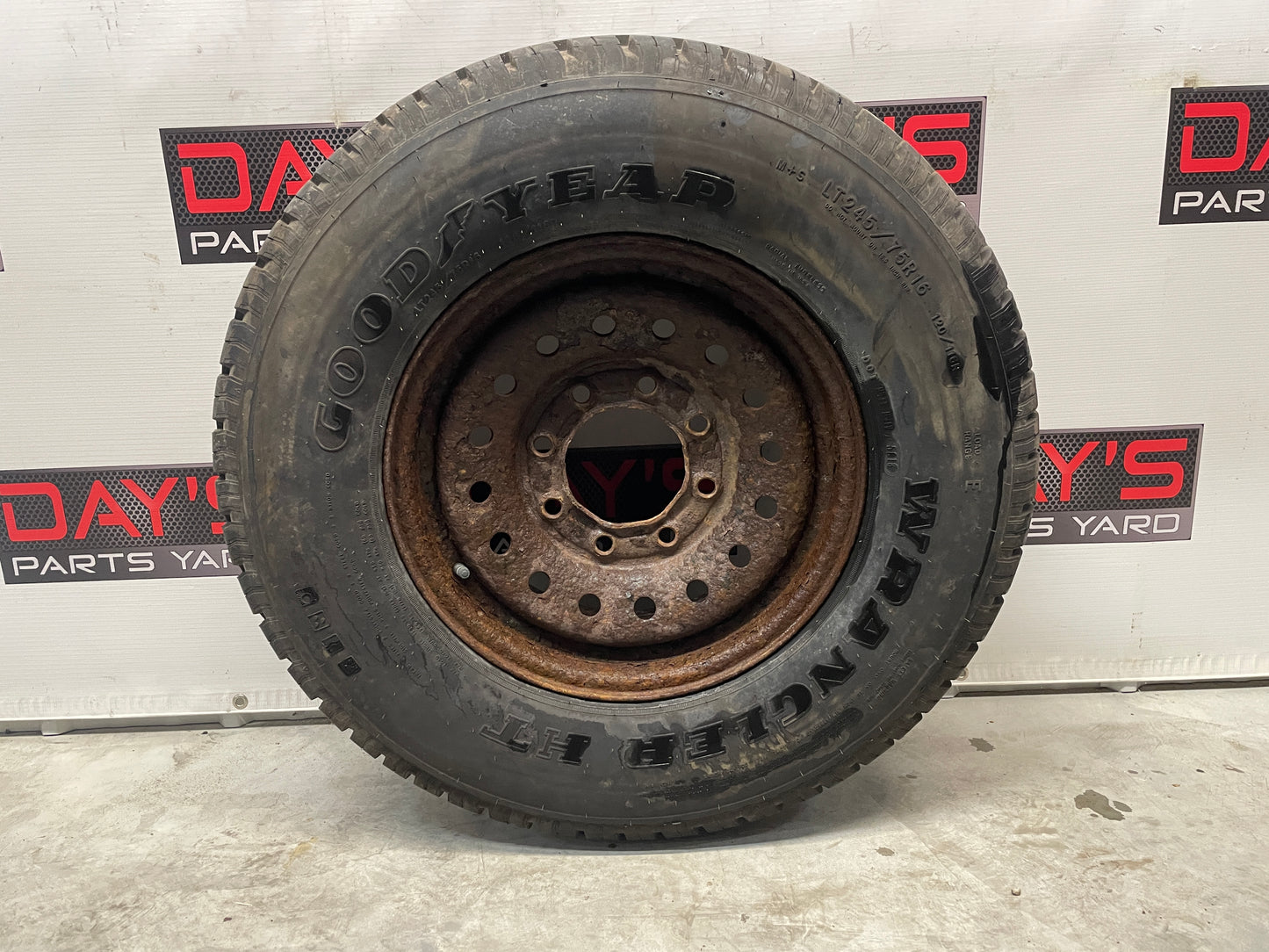 2006 Chevy Silverado C2500 Spare Tire OEM LOCAL PICK UP - Day's Parts Yard