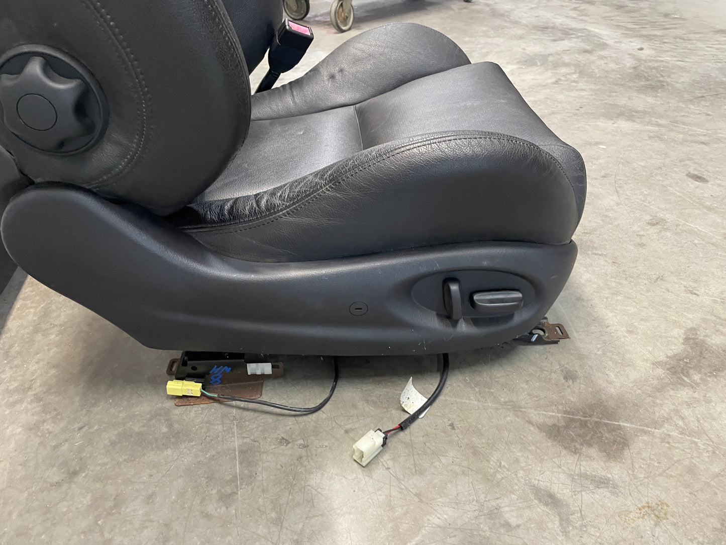 2005 Pontiac GTO Seats Front and Rears Black Leather OEM - Day's Parts Yard