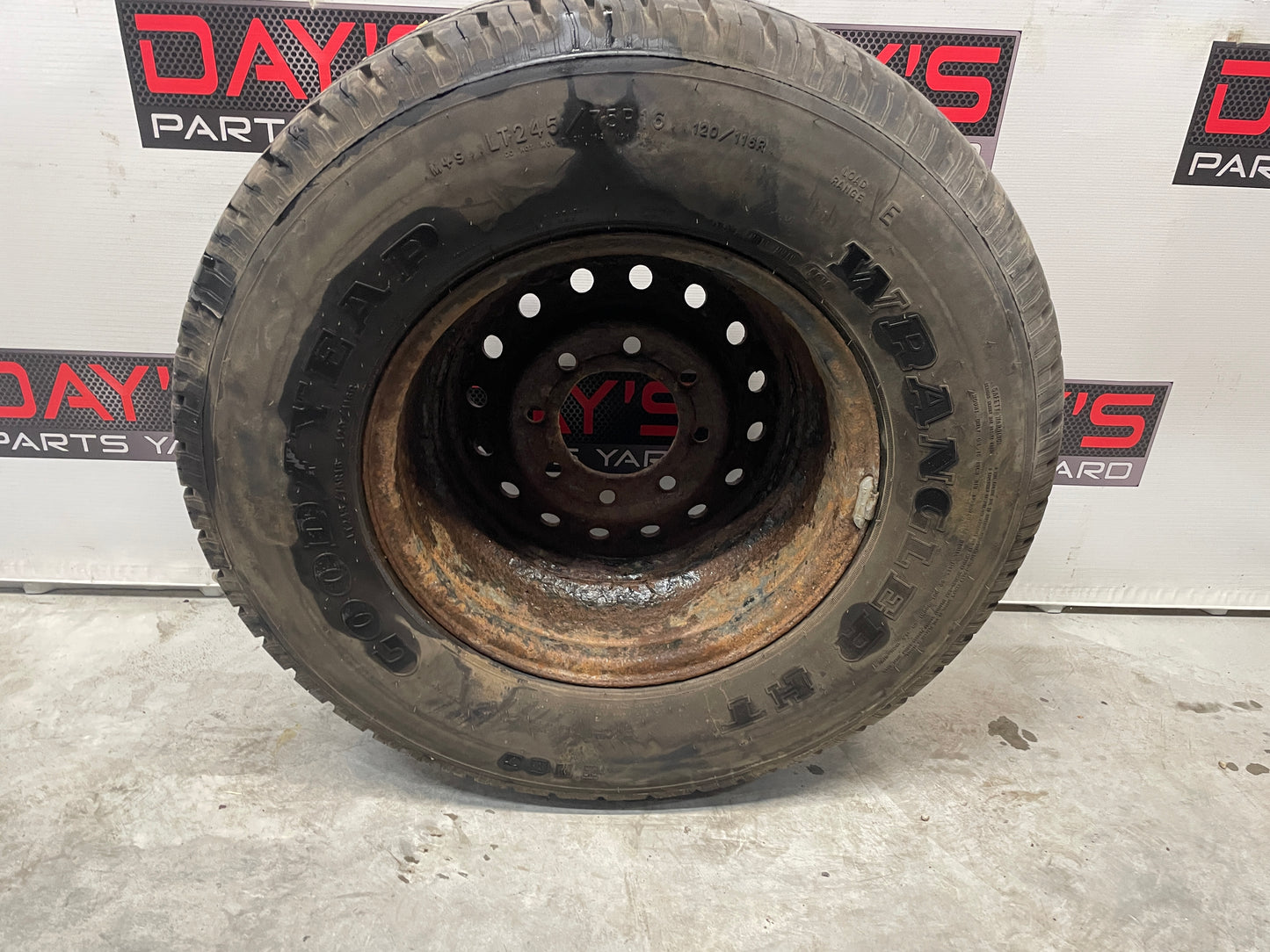 2006 Chevy Silverado C2500 Spare Tire OEM LOCAL PICK UP - Day's Parts Yard