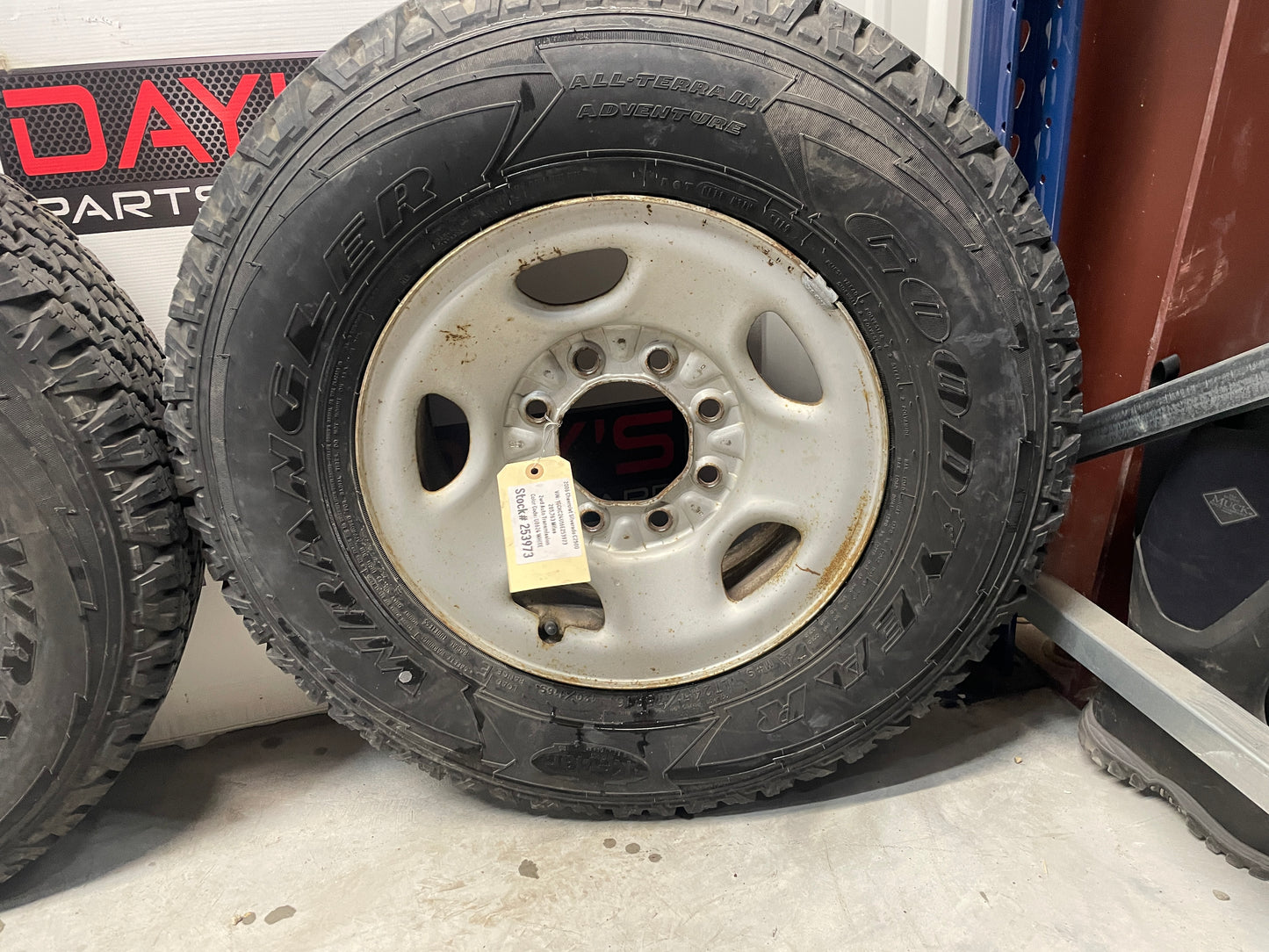 2006 Chevy Silverado C2500 Factory OEM Wheels & Tires - Day's Parts Yard