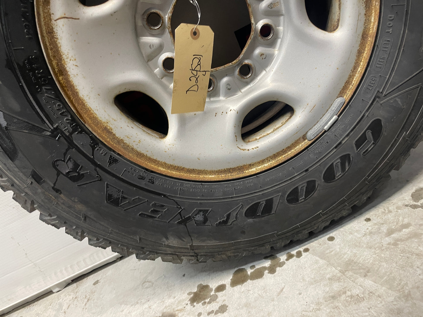 2006 Chevy Silverado C2500 Factory OEM Wheels & Tires - Day's Parts Yard