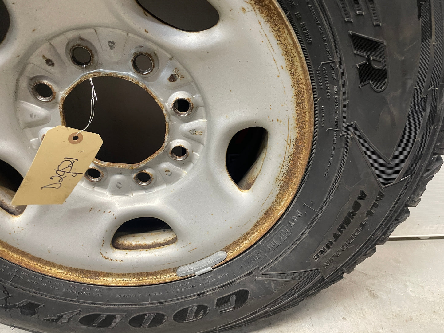 2006 Chevy Silverado C2500 Factory OEM Wheels & Tires - Day's Parts Yard