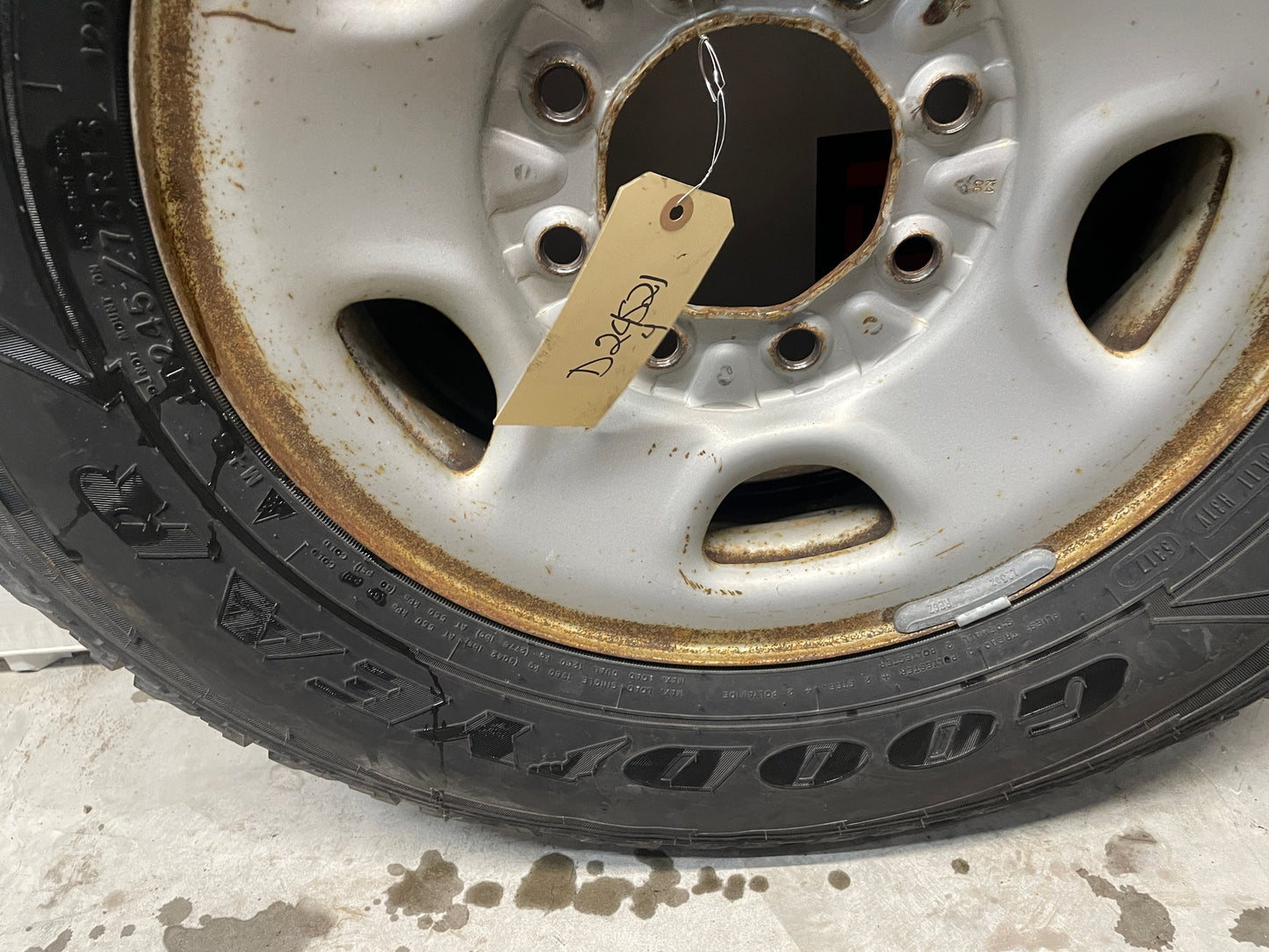 2006 Chevy Silverado C2500 Factory OEM Wheels & Tires - Day's Parts Yard