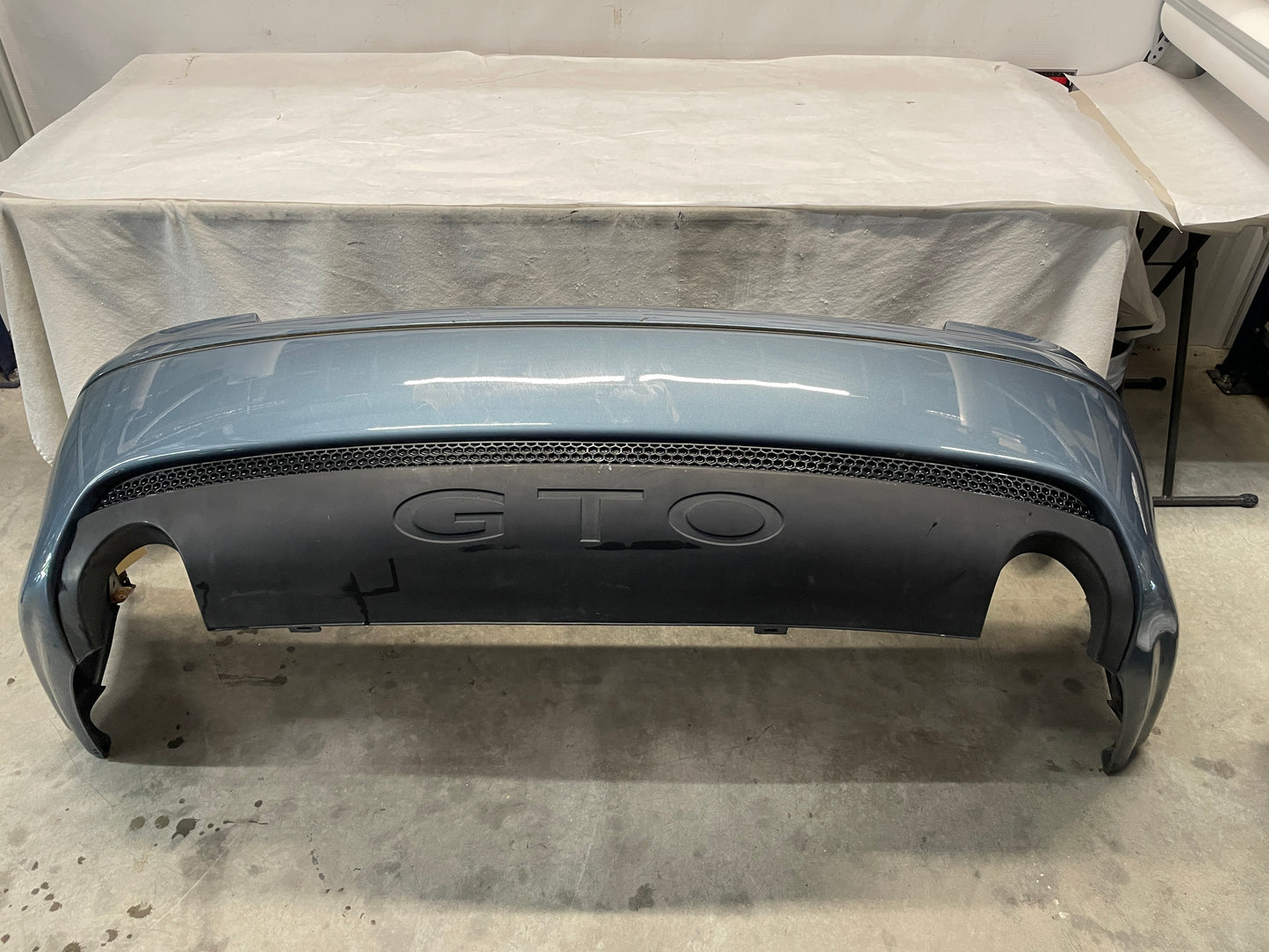 2005 Pontiac GTO Rear Bumper Cover w/ Insert Valance Panel OEM - Day's Parts Yard