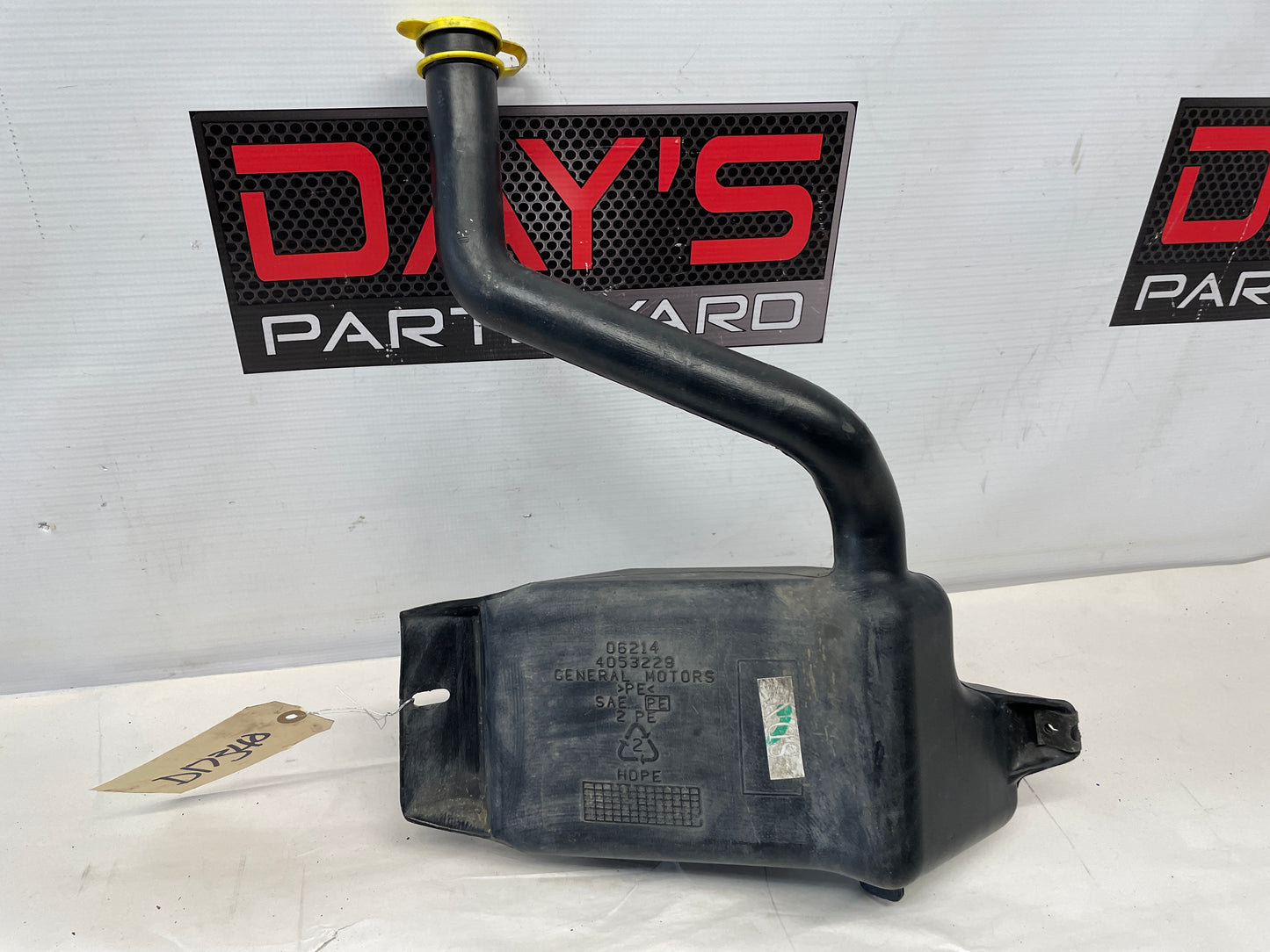 2005 Pontiac GTO Windshield Washer Pump Reservoir Tank Bottle OEM - Day's Parts Yard