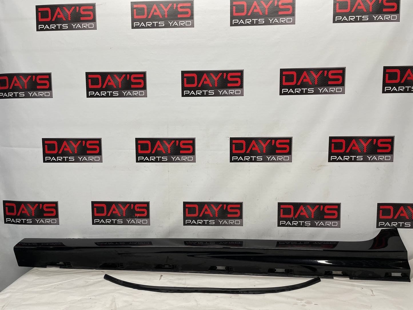 2017 Chevy SS Sedan LH Driver Rocker Molding Trim Panel OEM - Day's Parts Yard