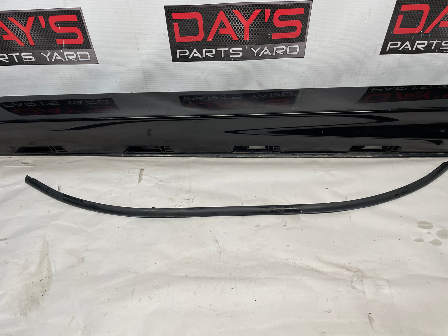 2017 Chevy SS Sedan LH Driver Rocker Molding Trim Panel OEM - Day's Parts Yard