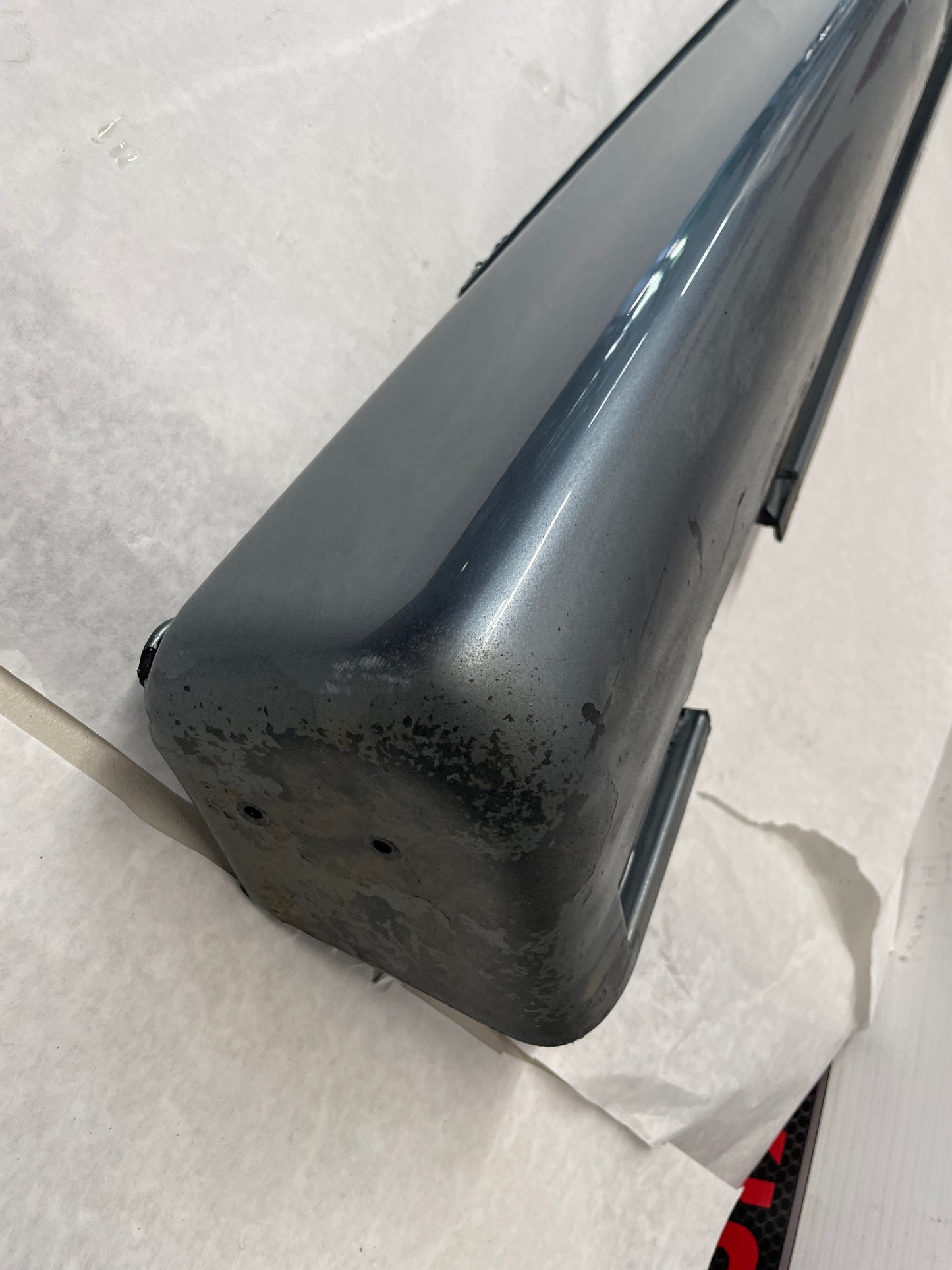 2005 Pontiac GTO LH Driver Rocker Molding Side Skirt Trim Panel OEM - Day's Parts Yard