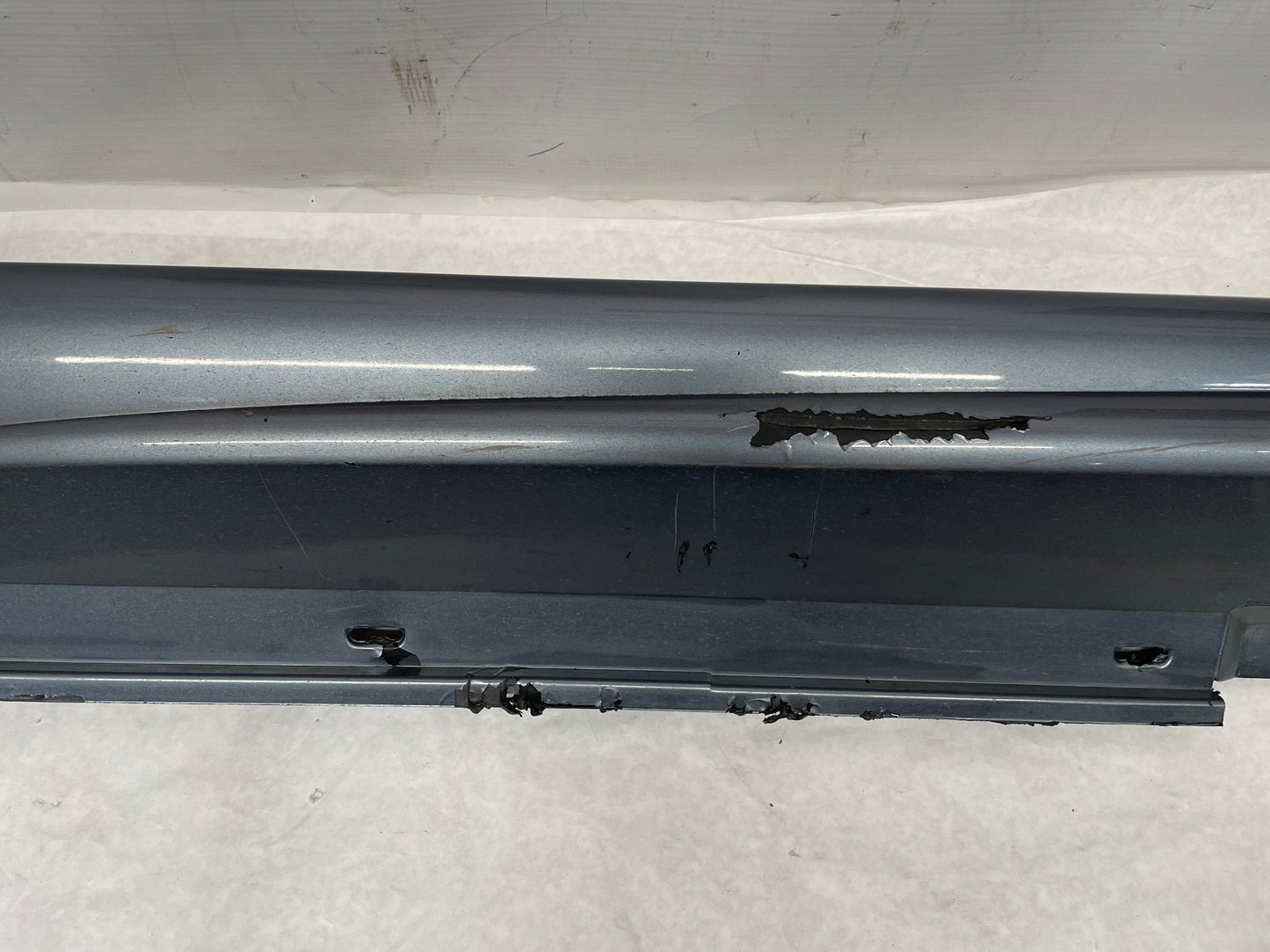 2005 Pontiac GTO LH Driver Rocker Molding Side Skirt Trim Panel OEM - Day's Parts Yard