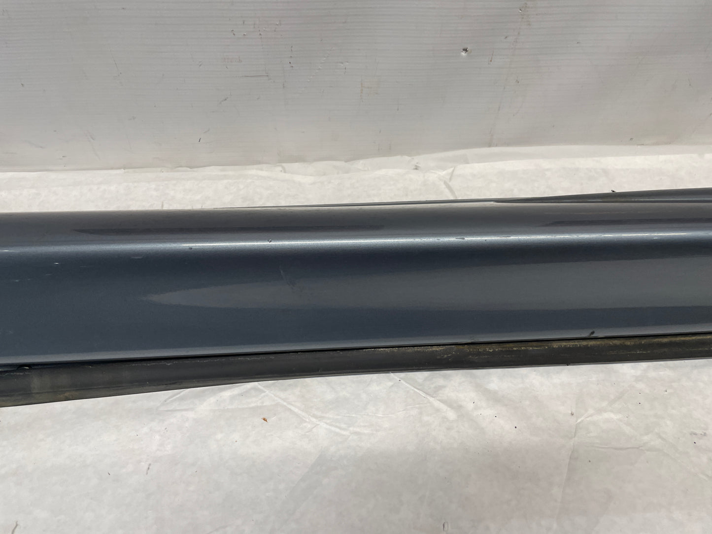 2005 Pontiac GTO RH Passenger Rocker Molding Side Skirt Panel Trim OEM - Day's Parts Yard