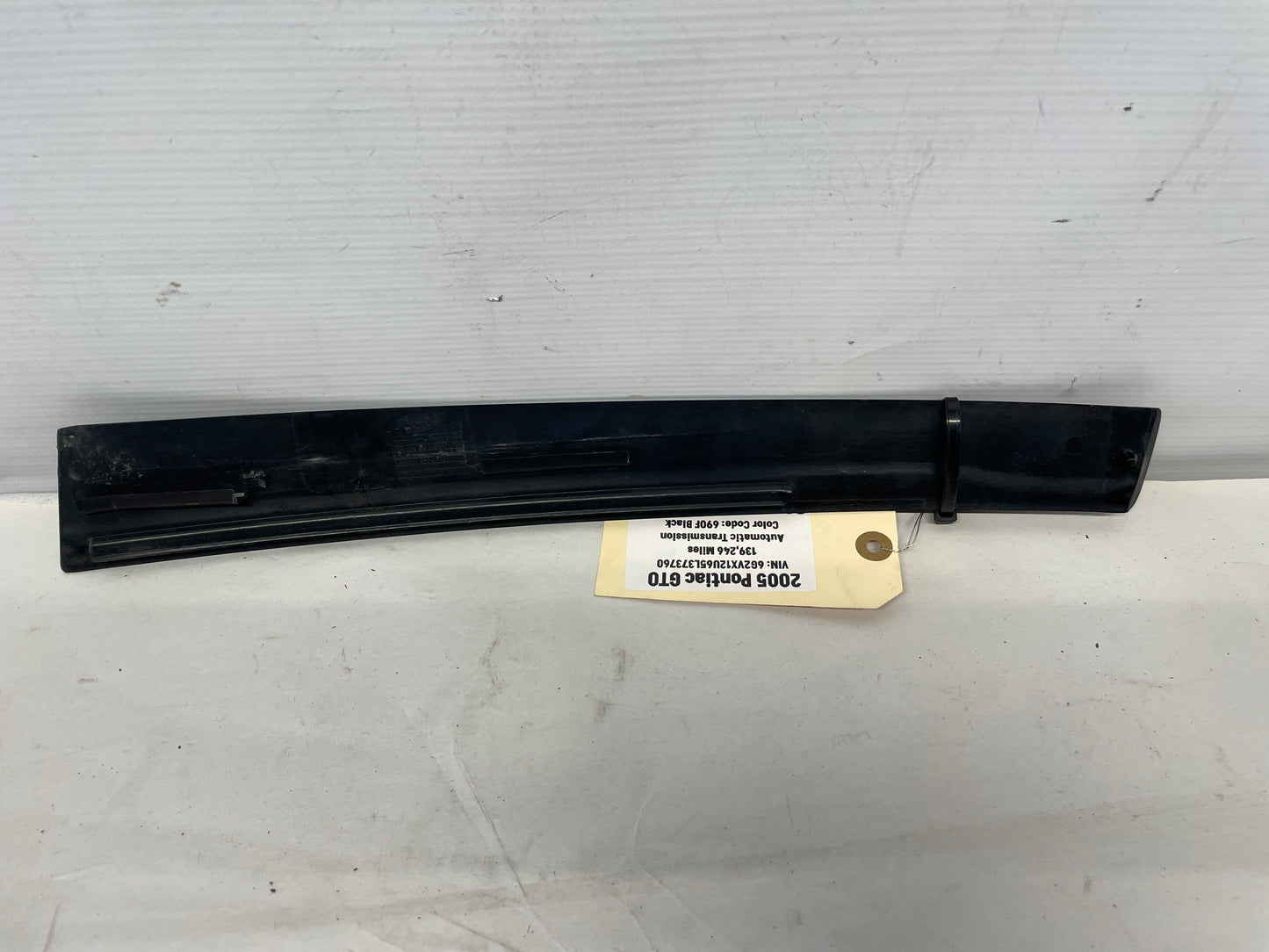 2005 Pontiac GTO LH Driver Exterior B Pillar Trim Window Molding OEM - Day's Parts Yard