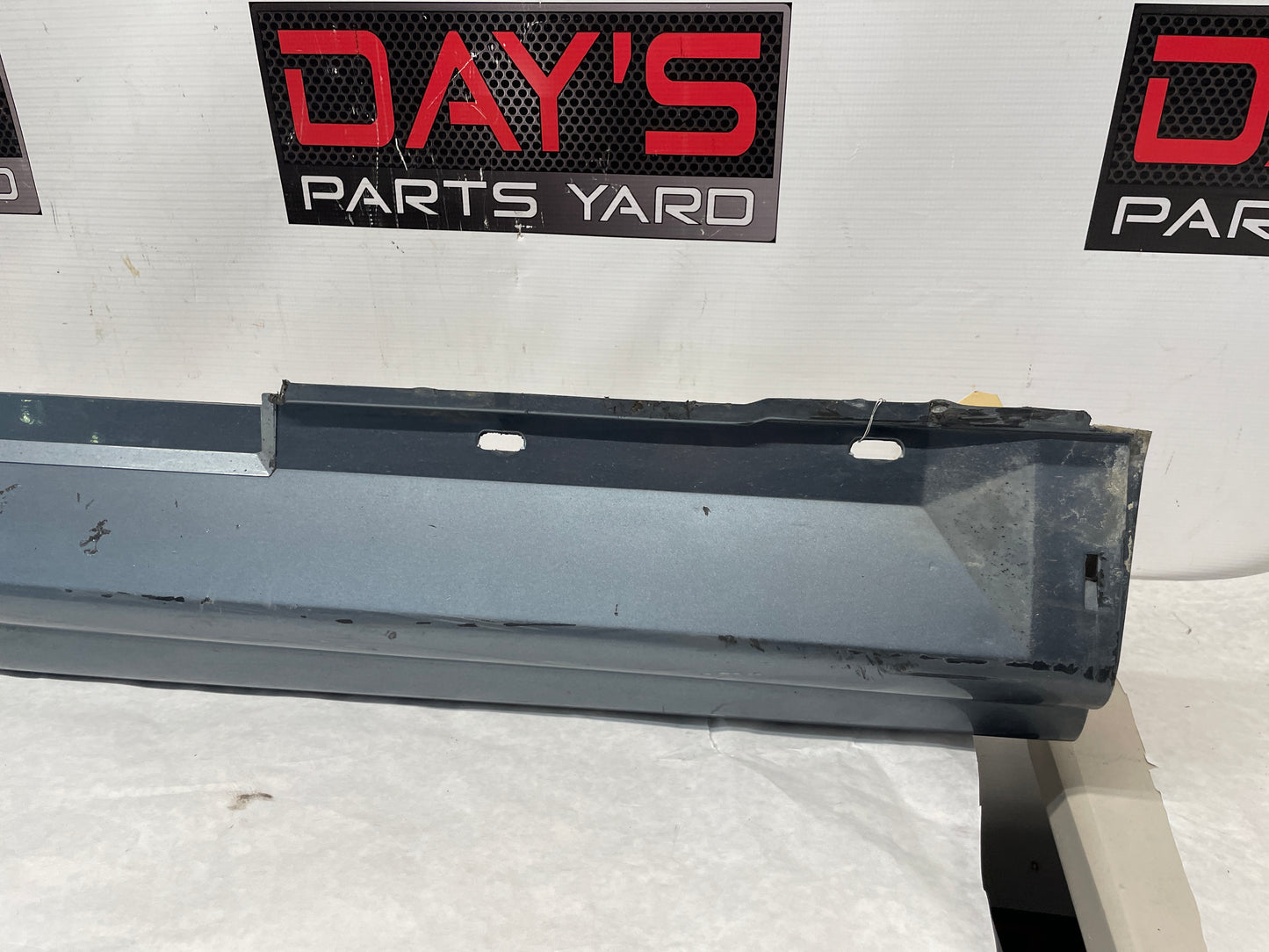 2005 Pontiac GTO RH Passenger Rocker Molding Side Skirt Panel Trim OEM - Day's Parts Yard
