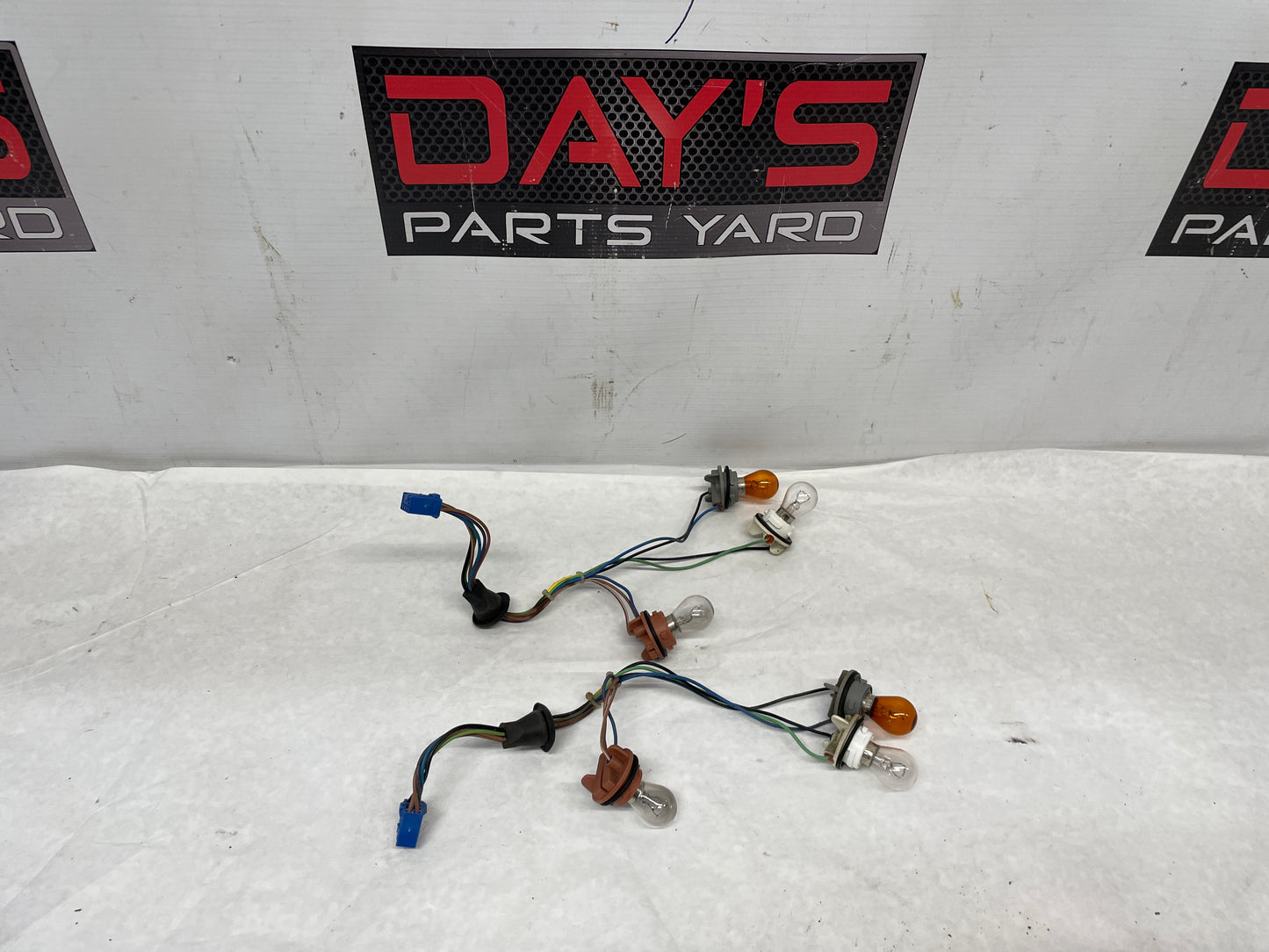 2005 Pontiac GTO RH & LH Taillight Tail Light Wire Wiring Harness Sockets OEM - Day's Parts Yard