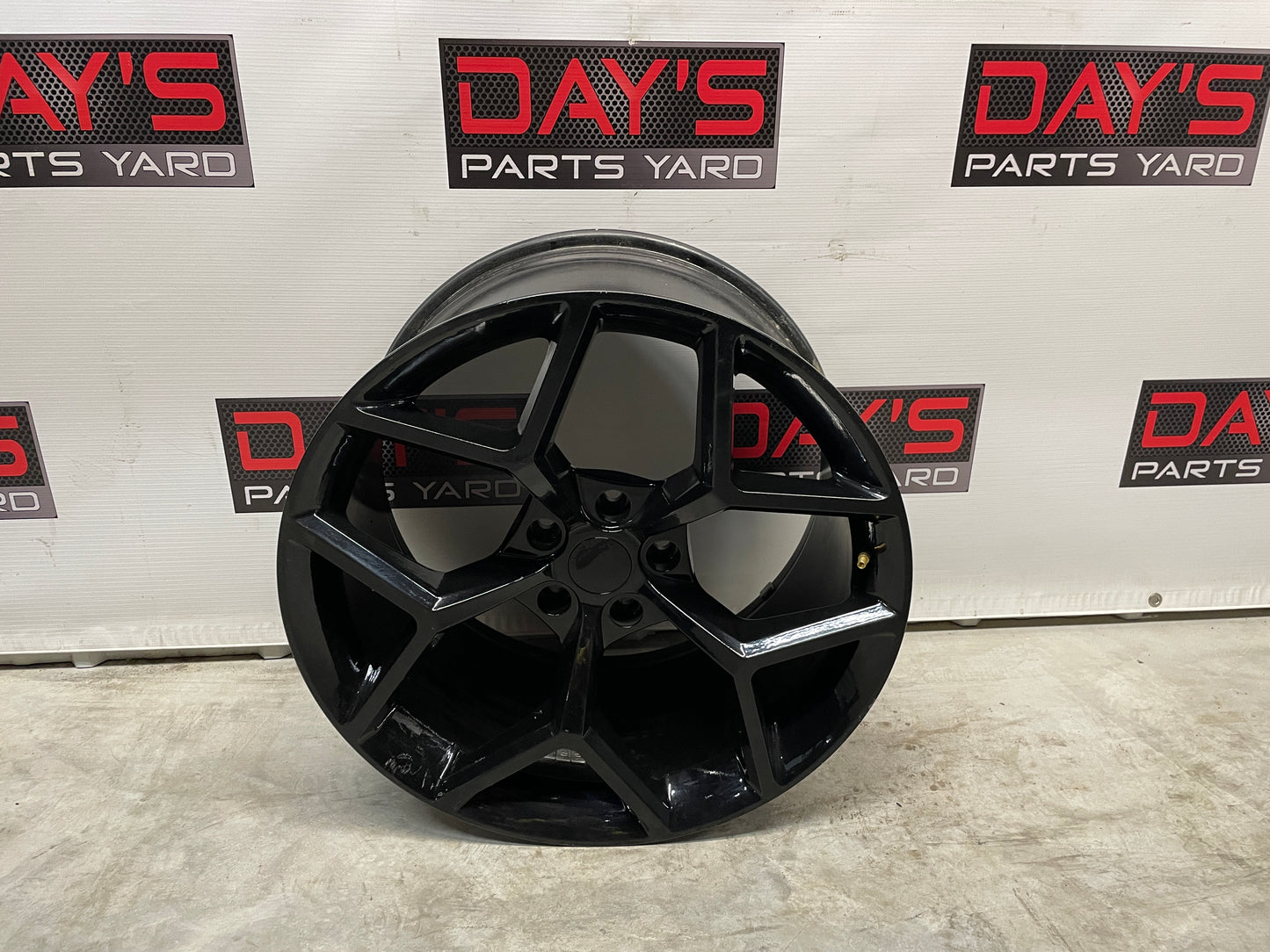 2015 Chevy Camaro SS 1LE Aftermarket Snoke Flake Wheel 20X11 - Day's Parts Yard