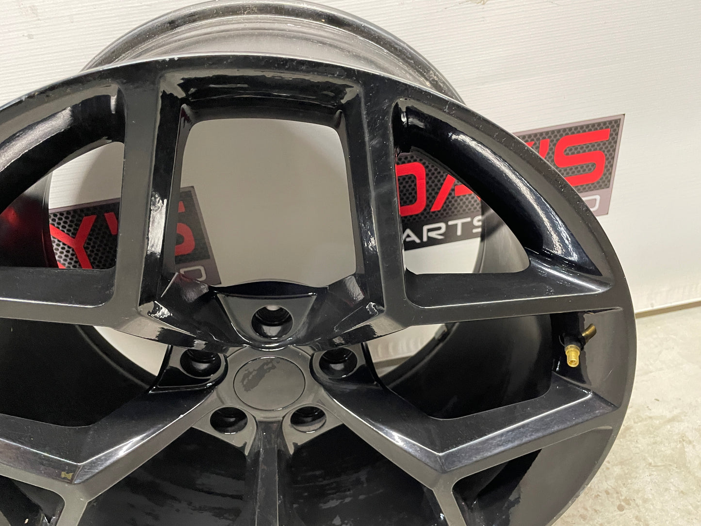 2015 Chevy Camaro SS 1LE Aftermarket Snoke Flake Wheel 20X11 - Day's Parts Yard