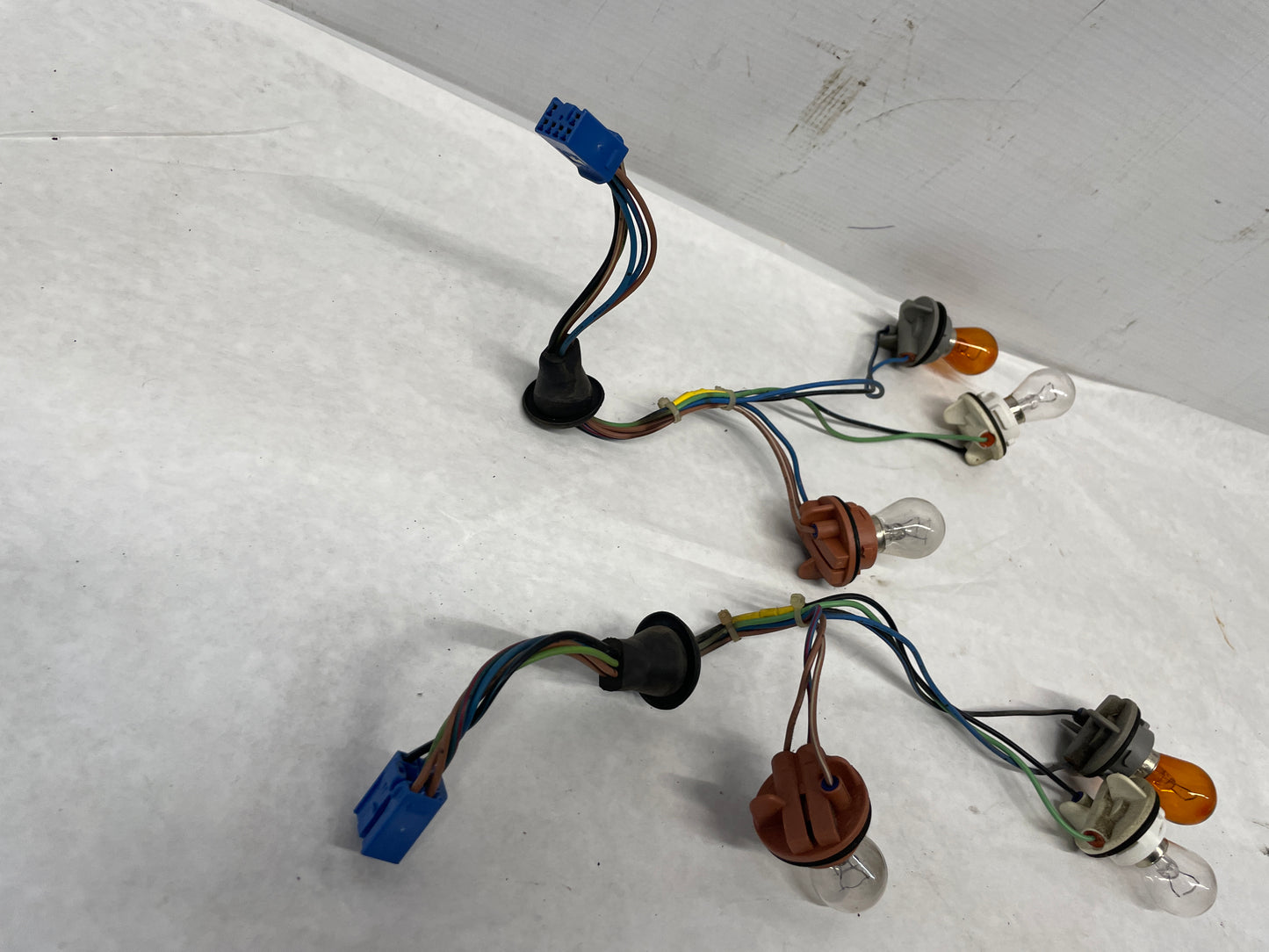 2005 Pontiac GTO RH & LH Taillight Tail Light Wire Wiring Harness Sockets OEM - Day's Parts Yard