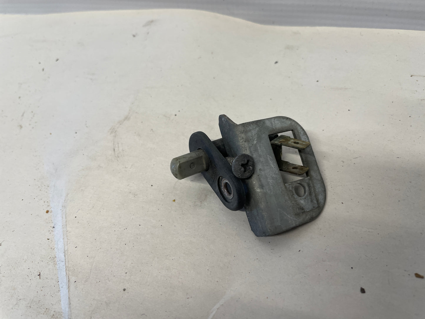 2005 Pontiac GTO Trunk Deck Lid Trigger Switch OEM - Day's Parts Yard