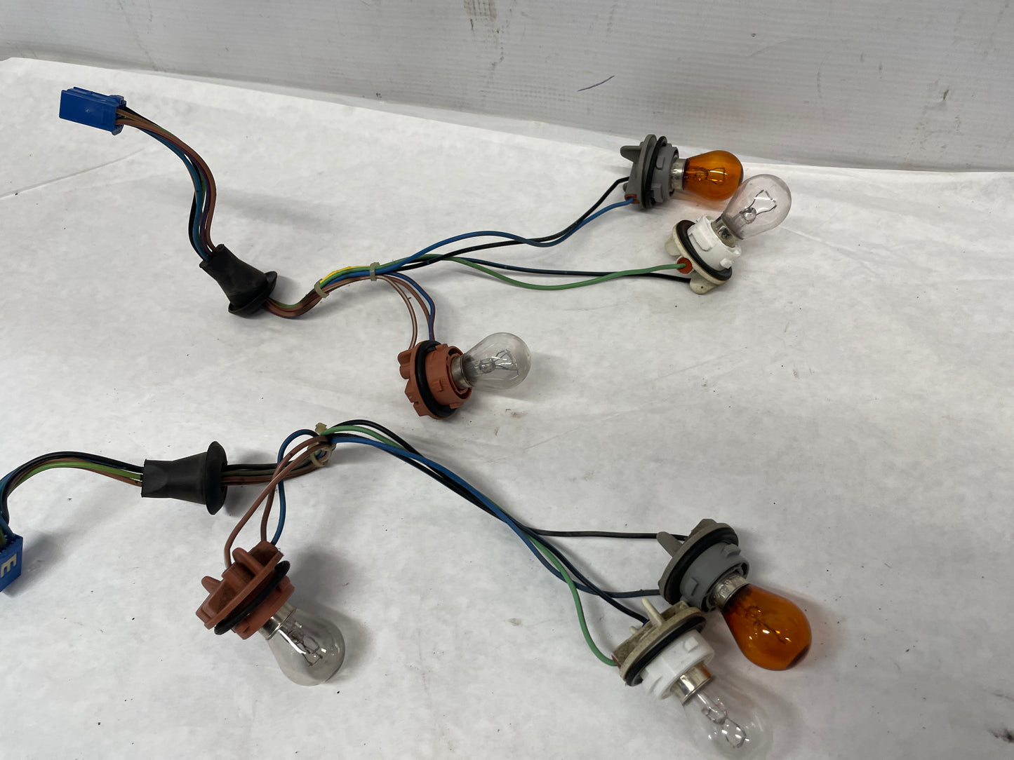 2005 Pontiac GTO RH & LH Taillight Tail Light Wire Wiring Harness Sockets OEM - Day's Parts Yard