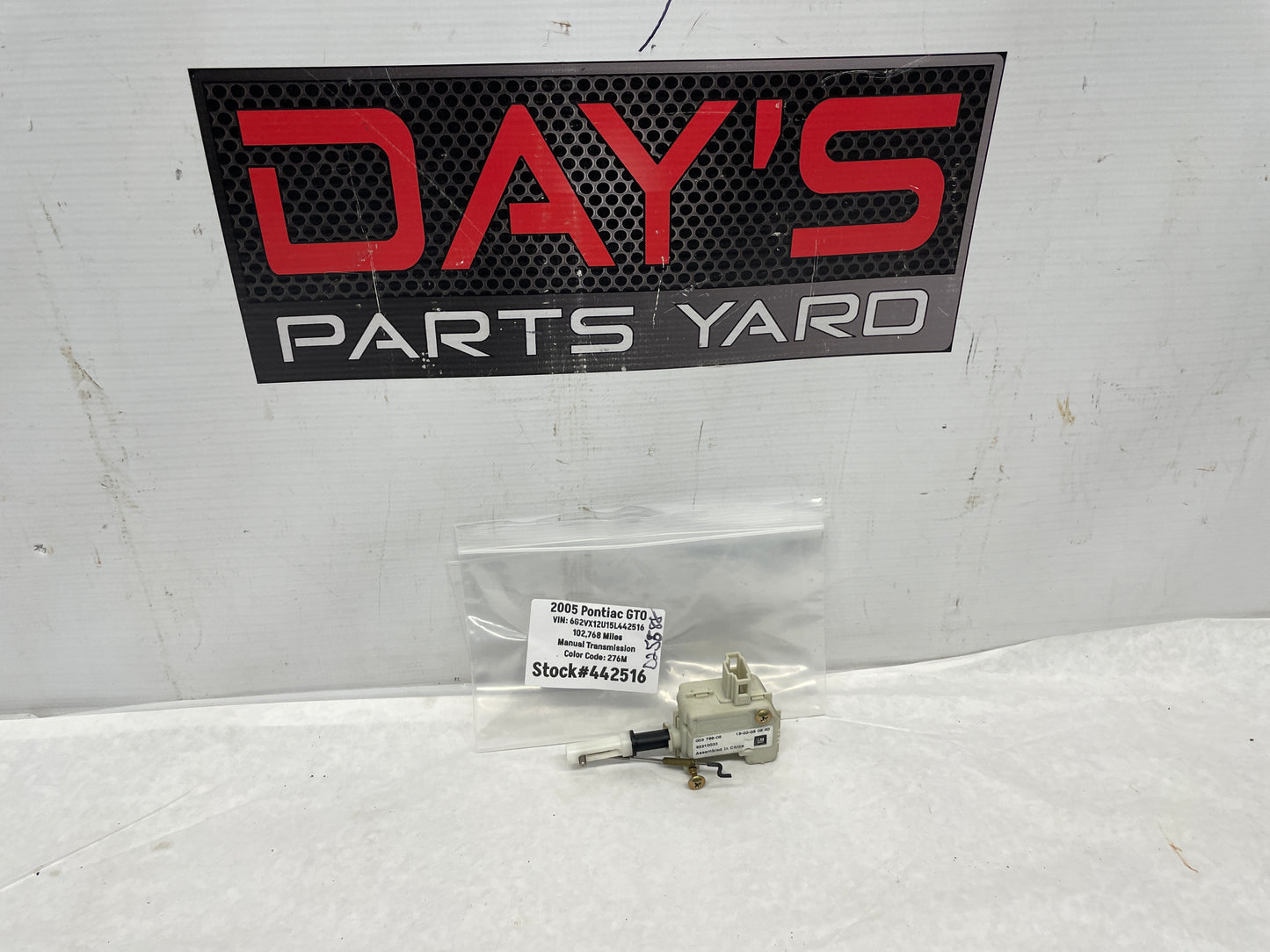 2005 Pontiac GTO Trunk Deck Lid Lock Actuator w/ Linkage OEM - Day's Parts Yard
