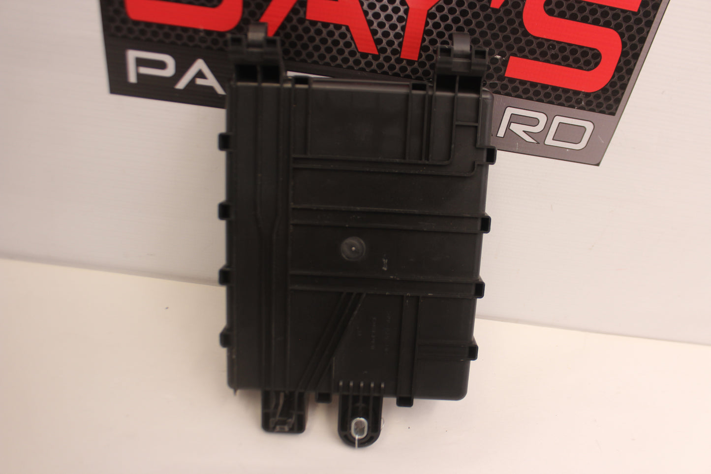 2014 Chevrolet SS Sedan Rear Fuse Box Relay OEM - Day's Parts Yard