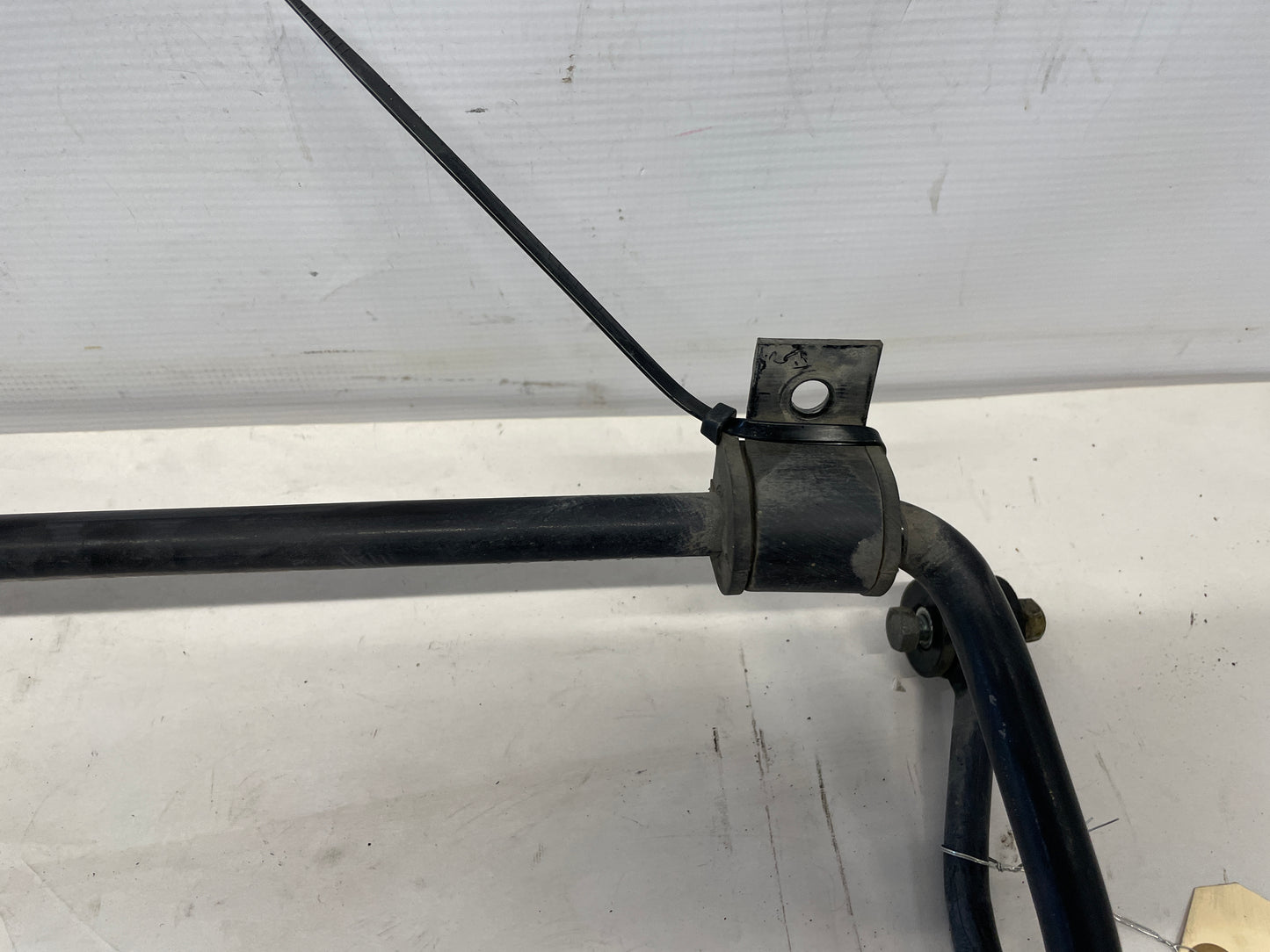 2005 Pontiac GTO Rear Stabilizer Sway Bar w/ Links OEM - Day's Parts Yard