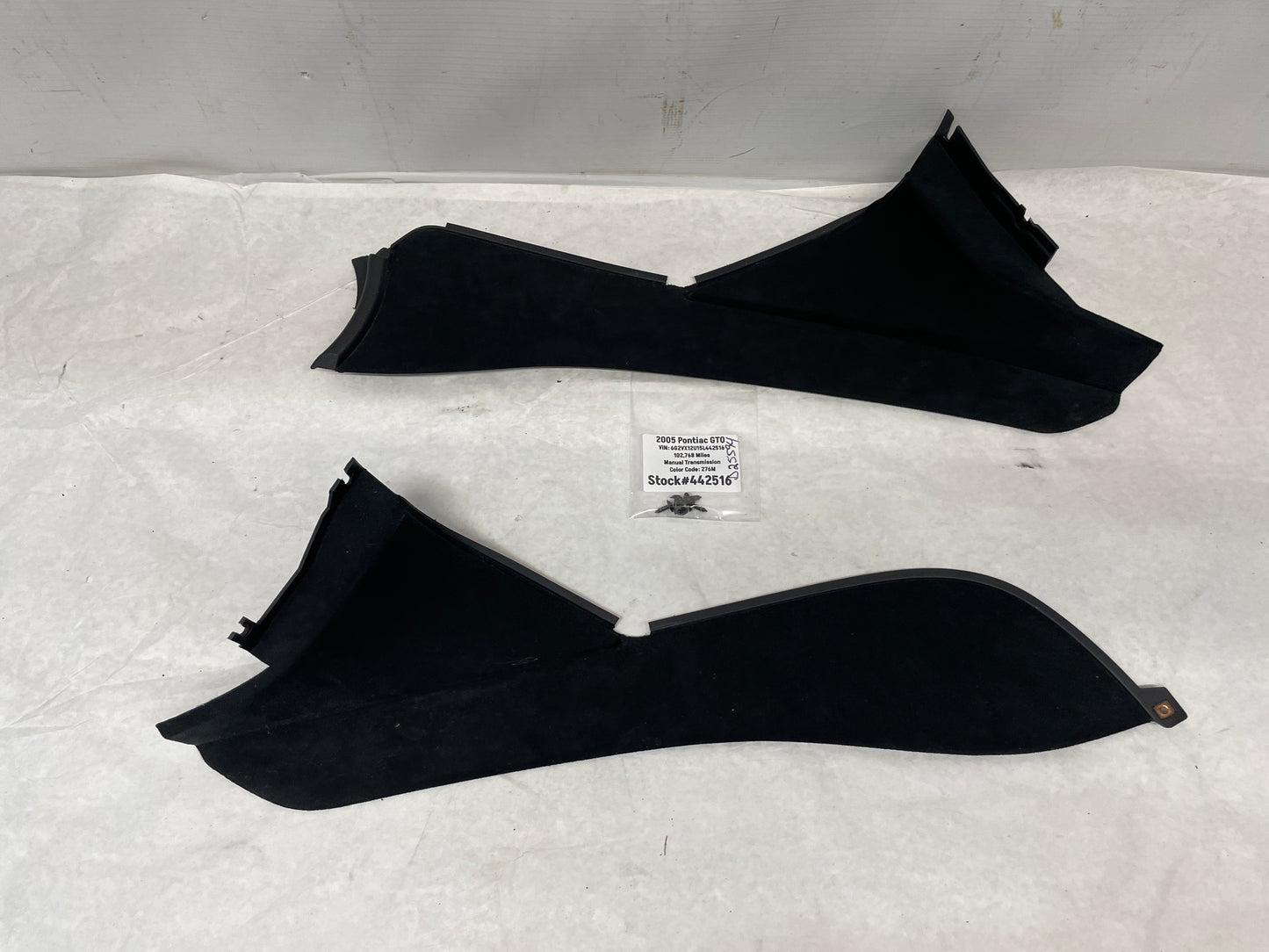 2005 Pontiac GTO RH & LH Console Interior Black Suede Trim Panels OEM - Day's Parts Yard