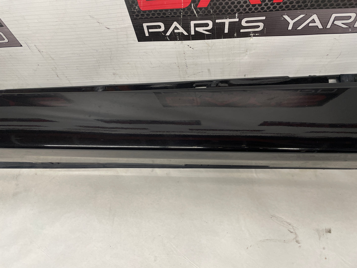 2016 Chevy SS Sedan RH Passenger Rocker Molding Side Skirt Panel Trim OEM - Day's Parts Yard
