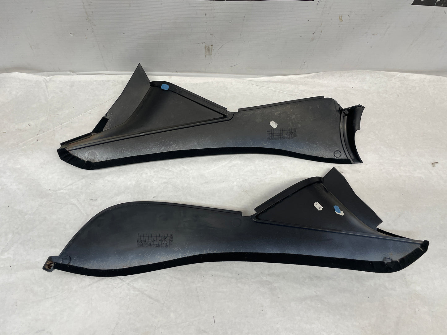 2005 Pontiac GTO RH & LH Console Interior Black Suede Trim Panels OEM - Day's Parts Yard