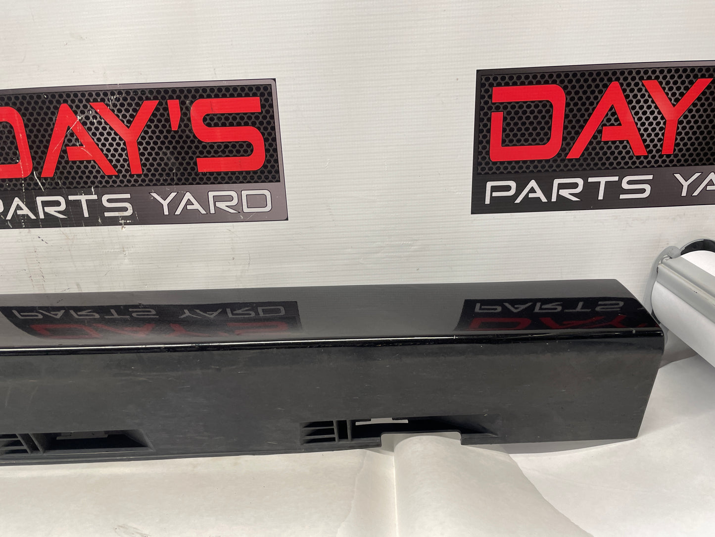 2016 Chevy SS Sedan RH Passenger Rocker Molding Side Skirt Panel Trim OEM - Day's Parts Yard