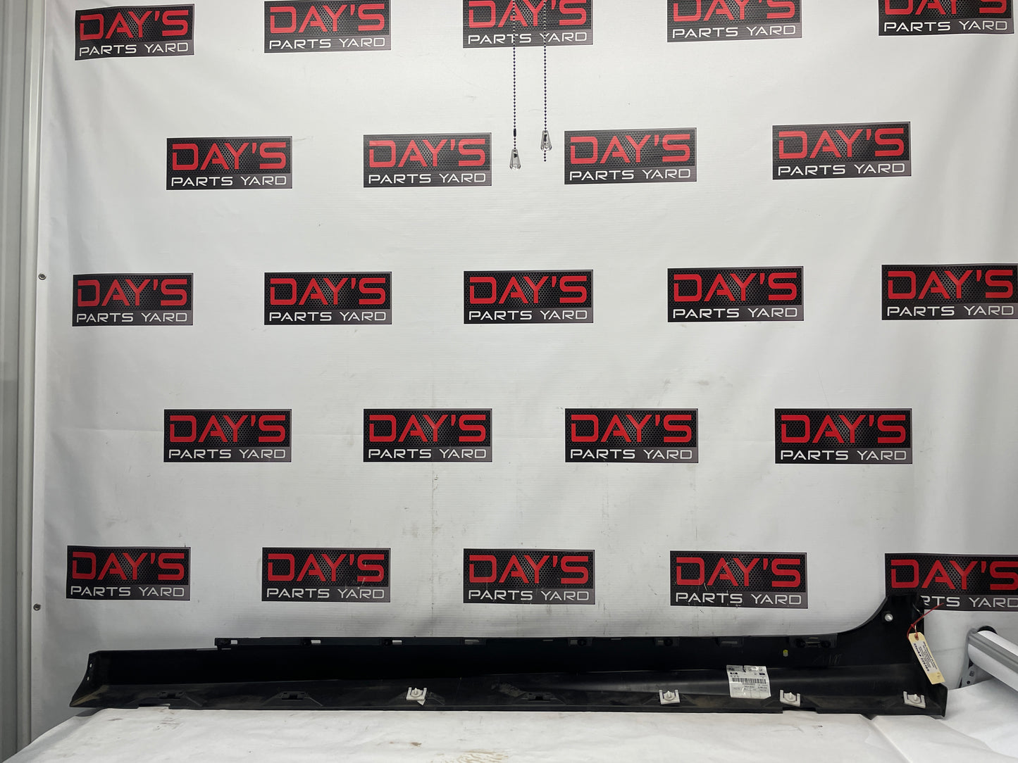 2016 Chevy SS Sedan RH Passenger Rocker Molding Side Skirt Panel Trim OEM - Day's Parts Yard