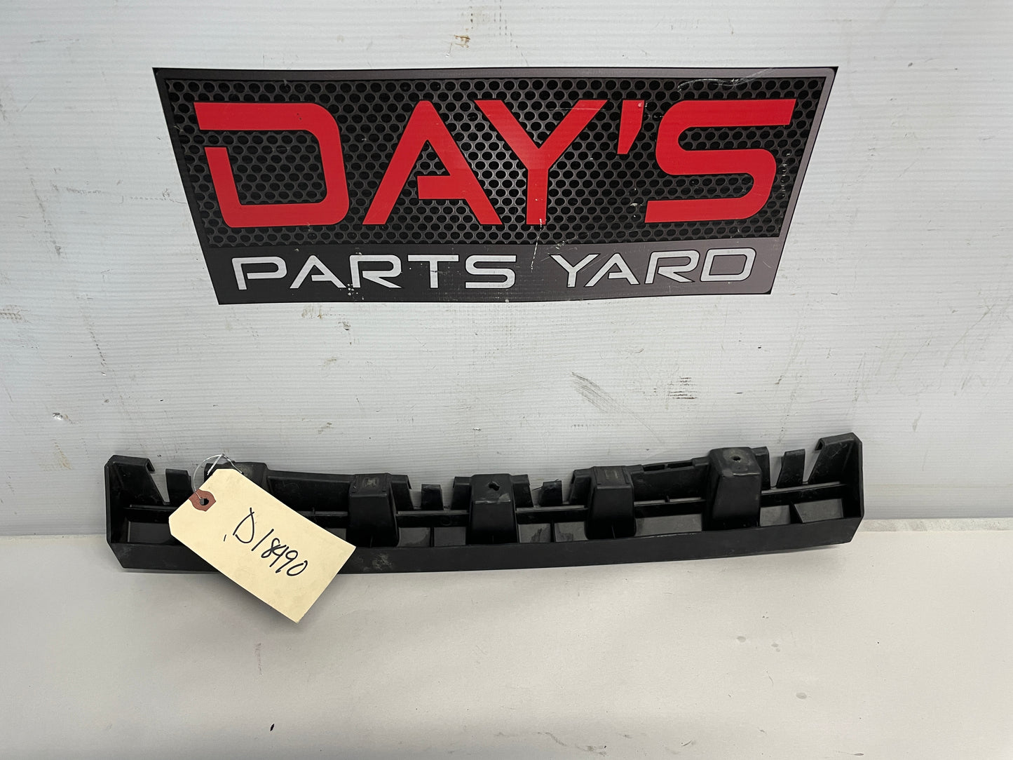 2014 Chevy Camaro SS 1LE Rear Bumper Center Upper Mounting Bracket OEM - Day's Parts Yard