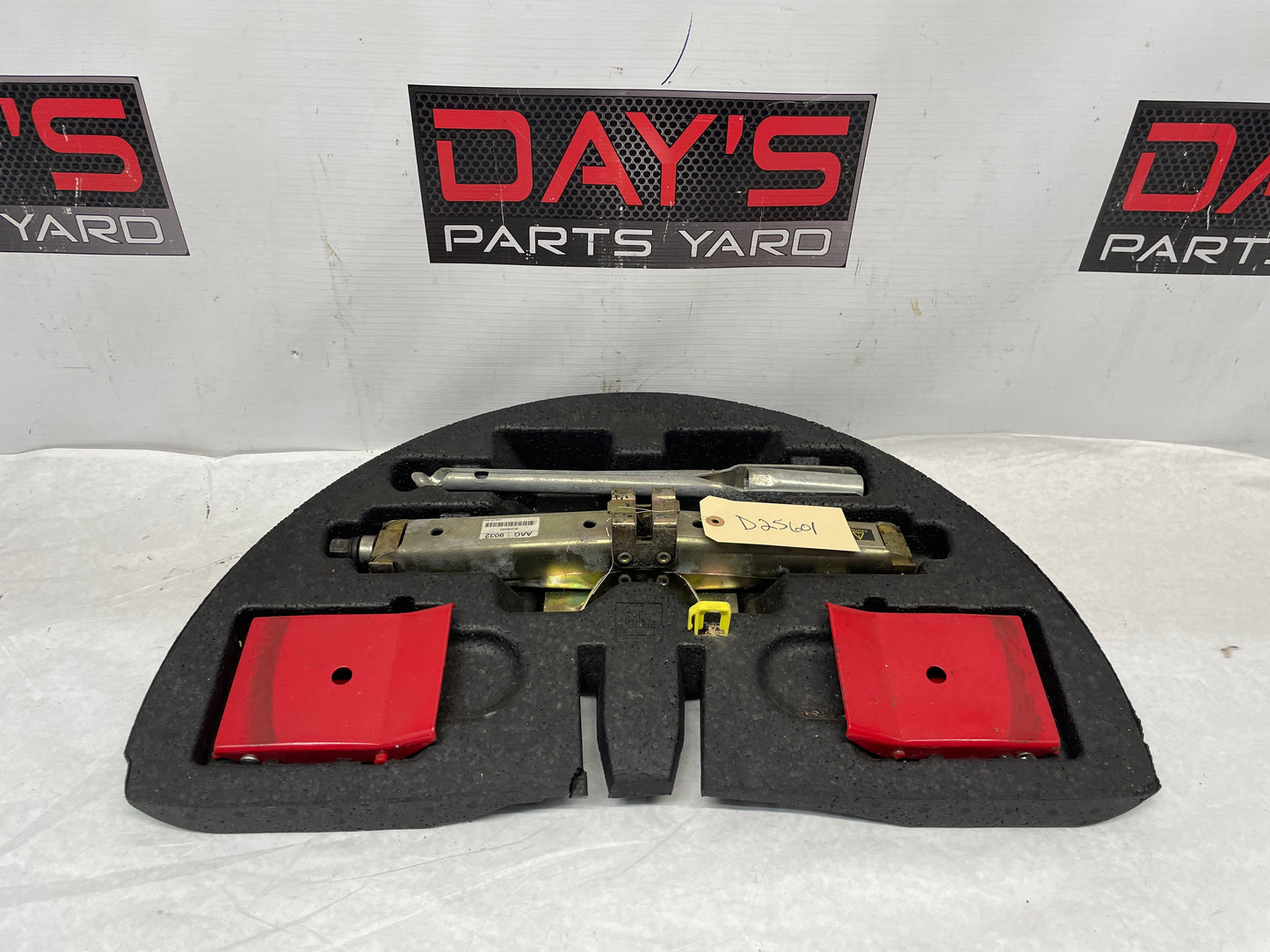 2005 Pontiac GTO Emergency Spare Tire Jack Tool Kit OEM - Day's Parts Yard