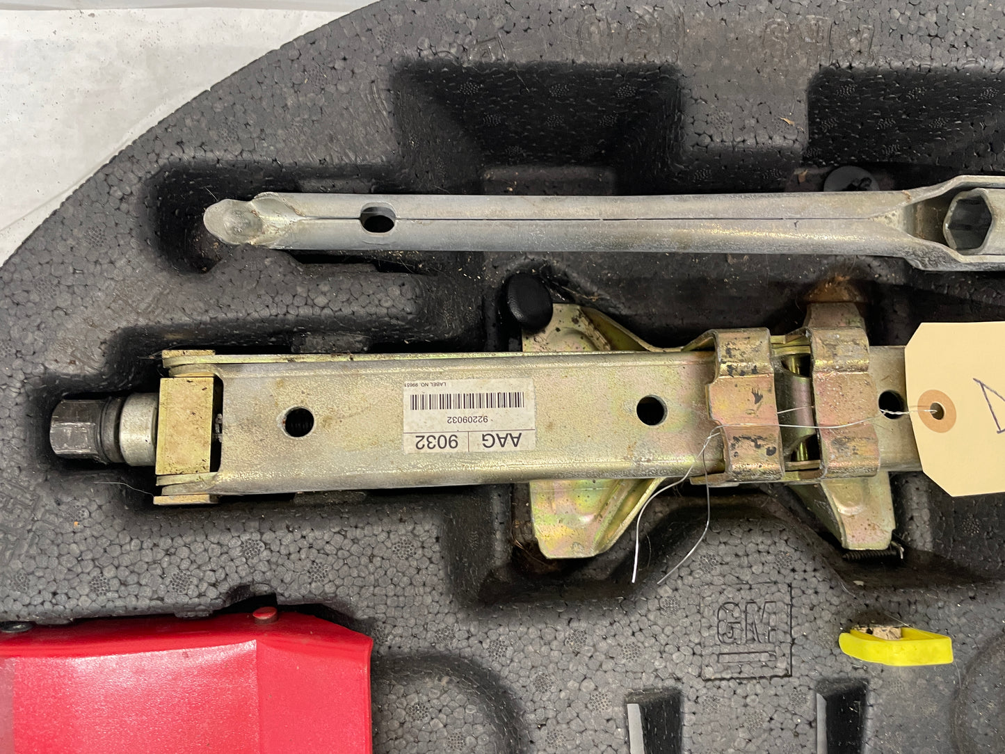 2005 Pontiac GTO Emergency Spare Tire Jack Tool Kit OEM - Day's Parts Yard