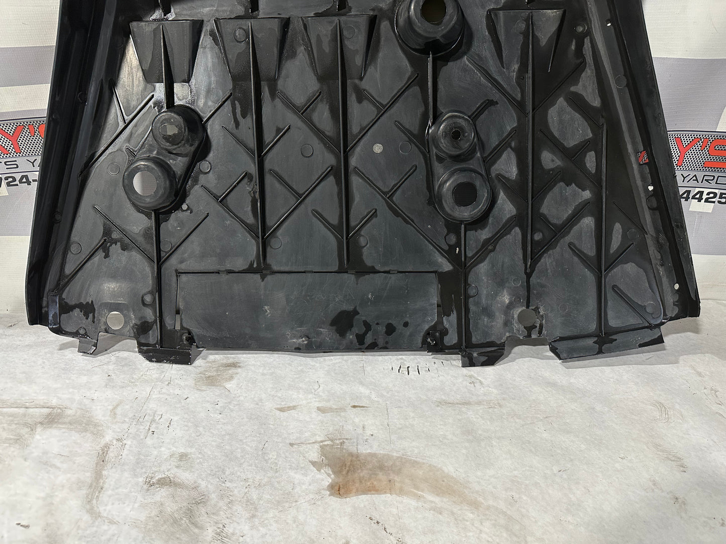 2006 Pontiac GTO Rear Air Deflector Differential Center Lower Body Cover OEM - Day's Parts Yard