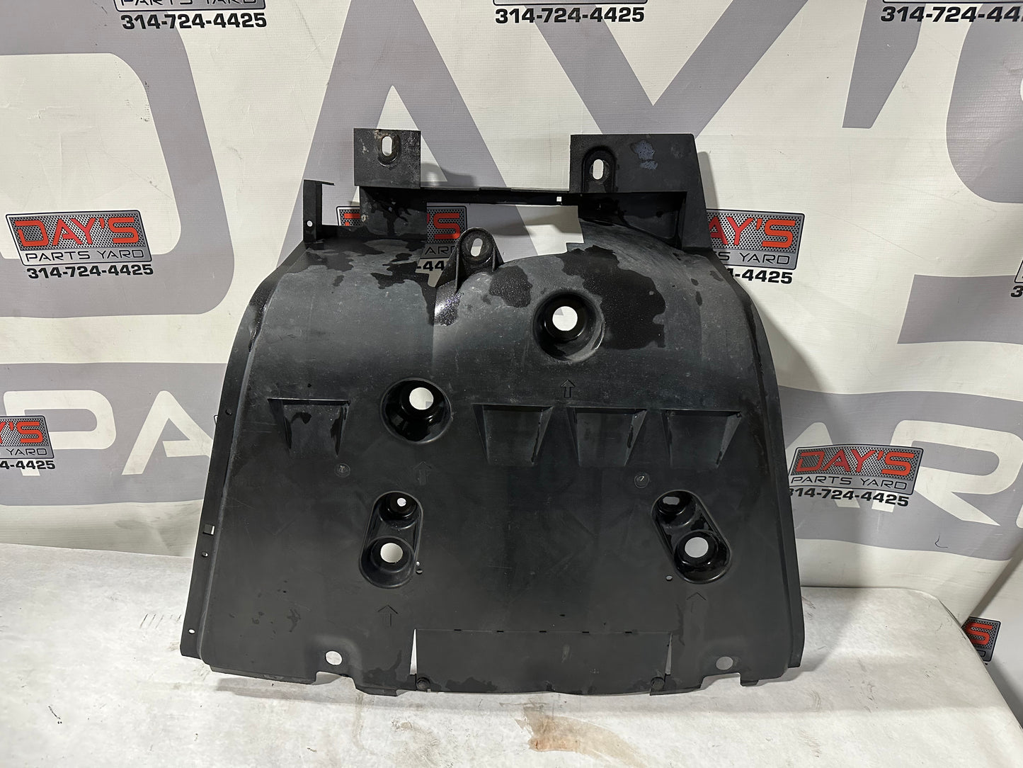 2006 Pontiac GTO Rear Air Deflector Differential Center Lower Body Cover OEM - Day's Parts Yard
