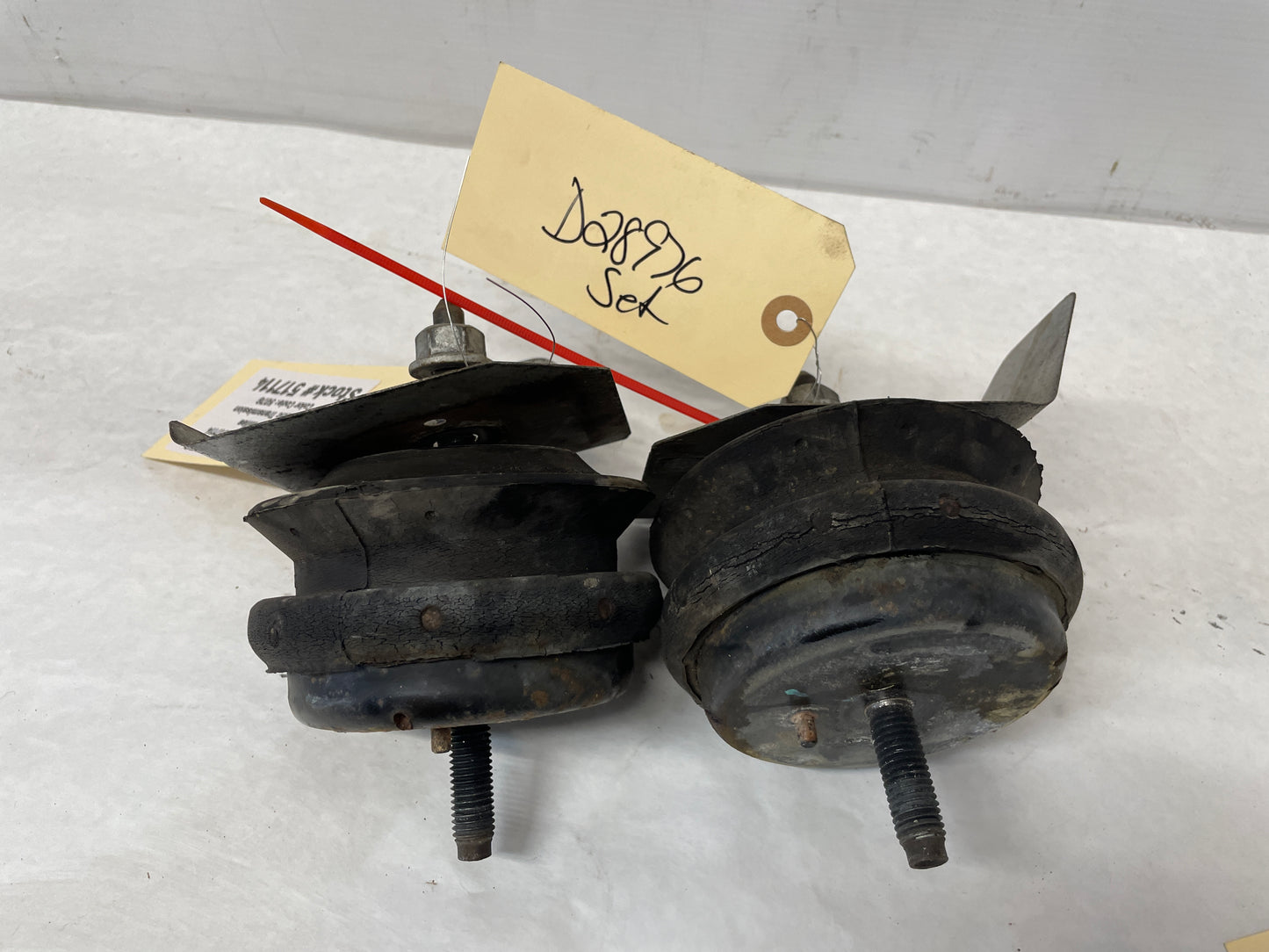 2006 Pontiac GTO RH & LH Engine Motor Mounts OEM