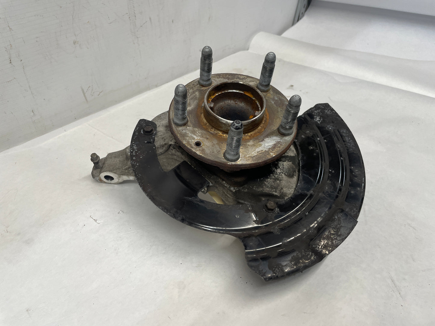 2016 Chevy SS Sedan LH Driver Front Suspension Spindle Hub Knuckle Assembly OEM - Day's Parts Yard