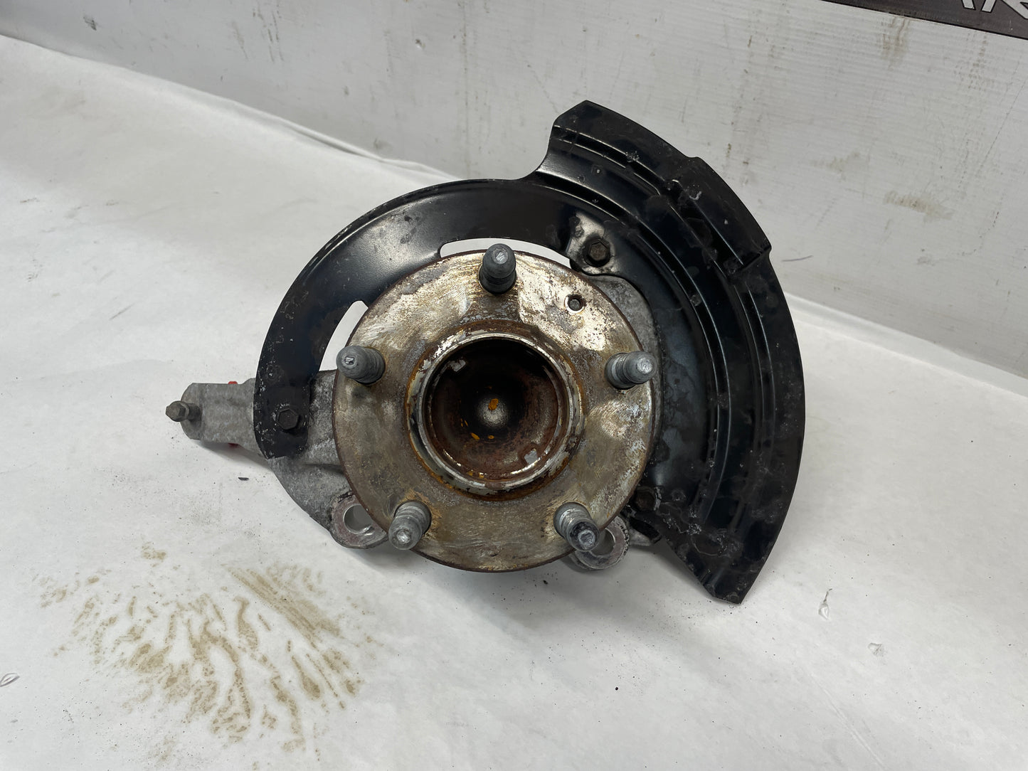 2016 Chevy SS Sedan RH Passenger Front Suspension Spindle Hub Knuckle Assembly OEM - Day's Parts Yard