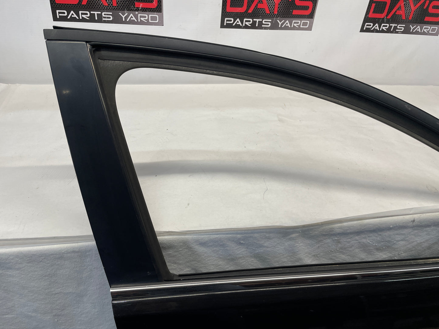 2009 Pontiac G8 GT Passenger RH Front Door OEM - Day's Parts Yard