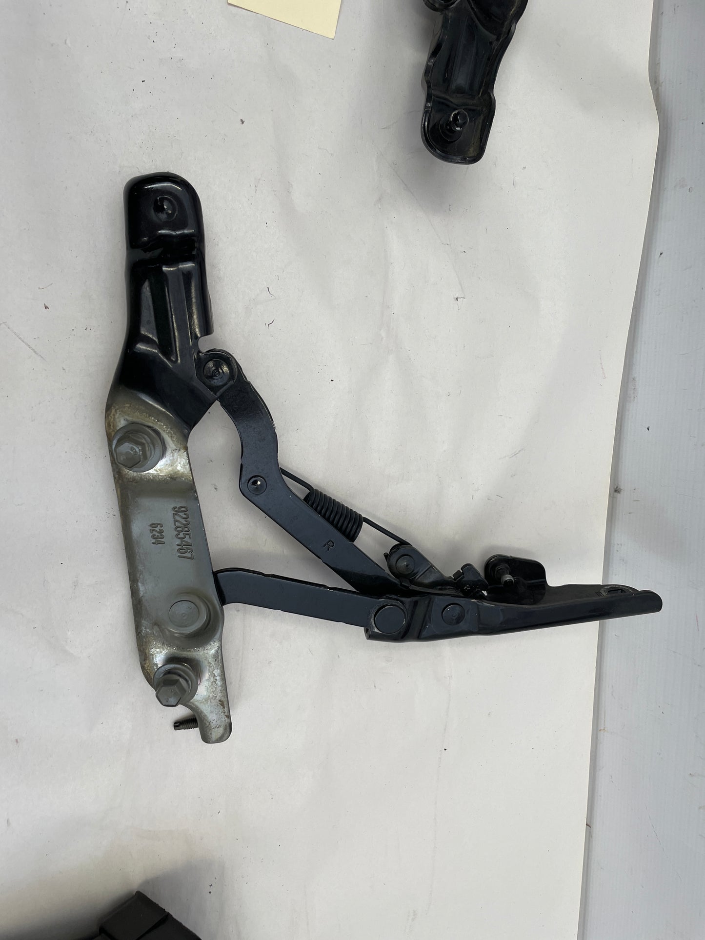 2017 Chevy SS Sedan RH & LH Trunk Hinges OEM - Day's Parts Yard