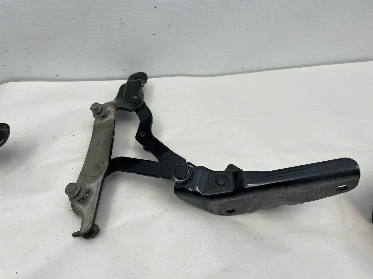 2017 Chevy SS Sedan RH & LH Trunk Hinges OEM - Day's Parts Yard