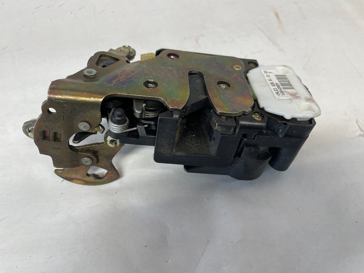 2002 Chevy Camaro Z28 LH Driver Manual Door Lock Latch Actuator OEM - Day's Parts Yard