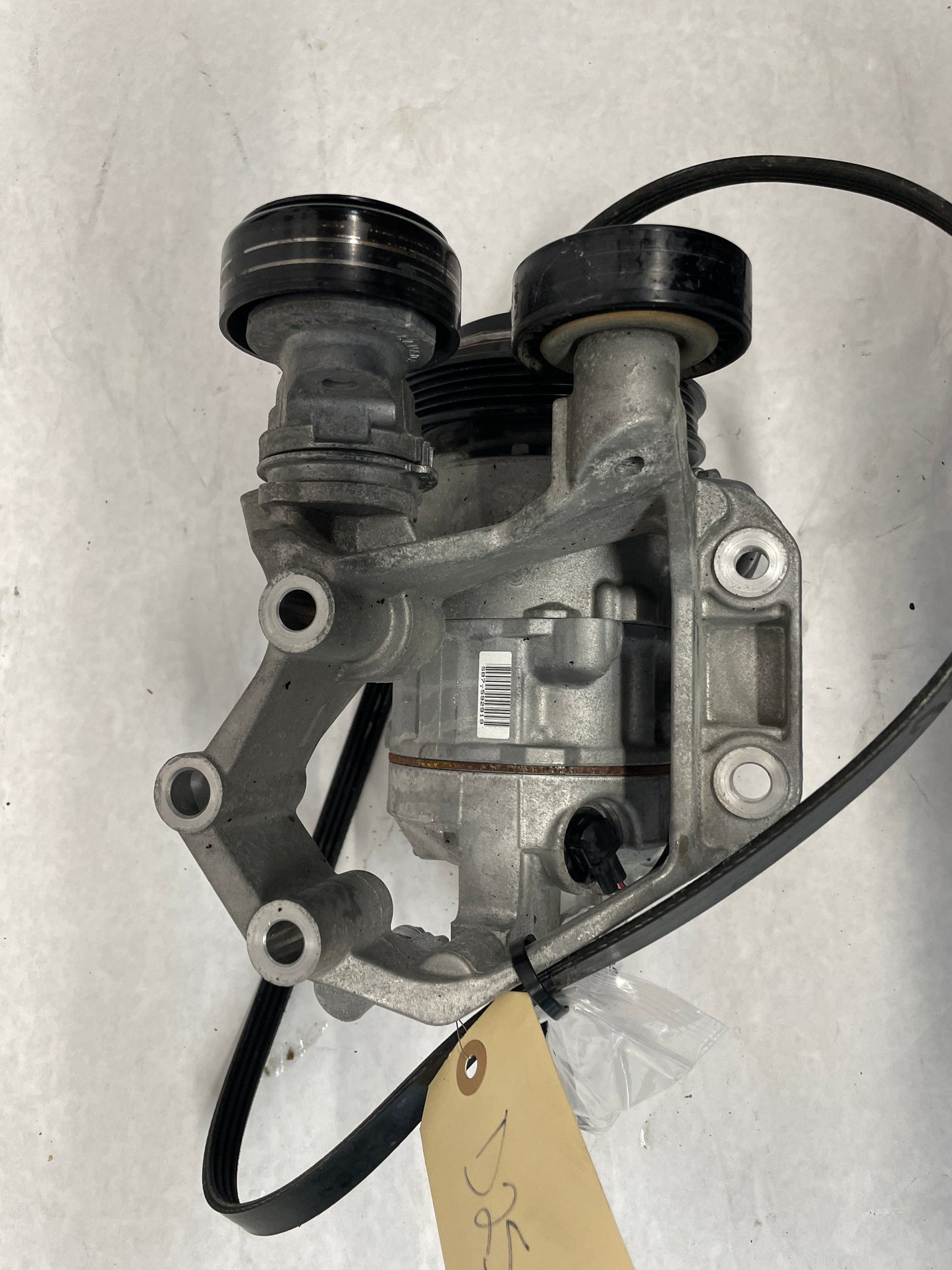 2014 Chevy SS Sedan AC A/C Air Conditioner Compressor w/ Bracket OEM - Day's Parts Yard