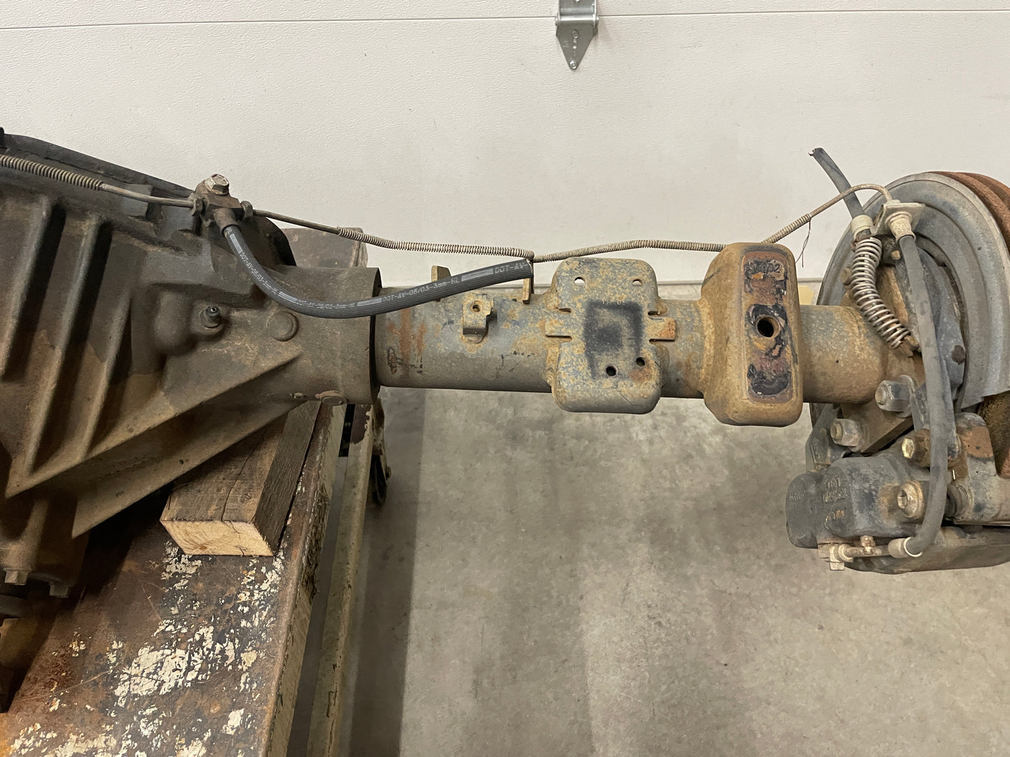2003 Chevy Silverado C3500 Rear End Axle Carrier Rearend Differential GT5 4.10LSD OEM - Day's Parts Yard