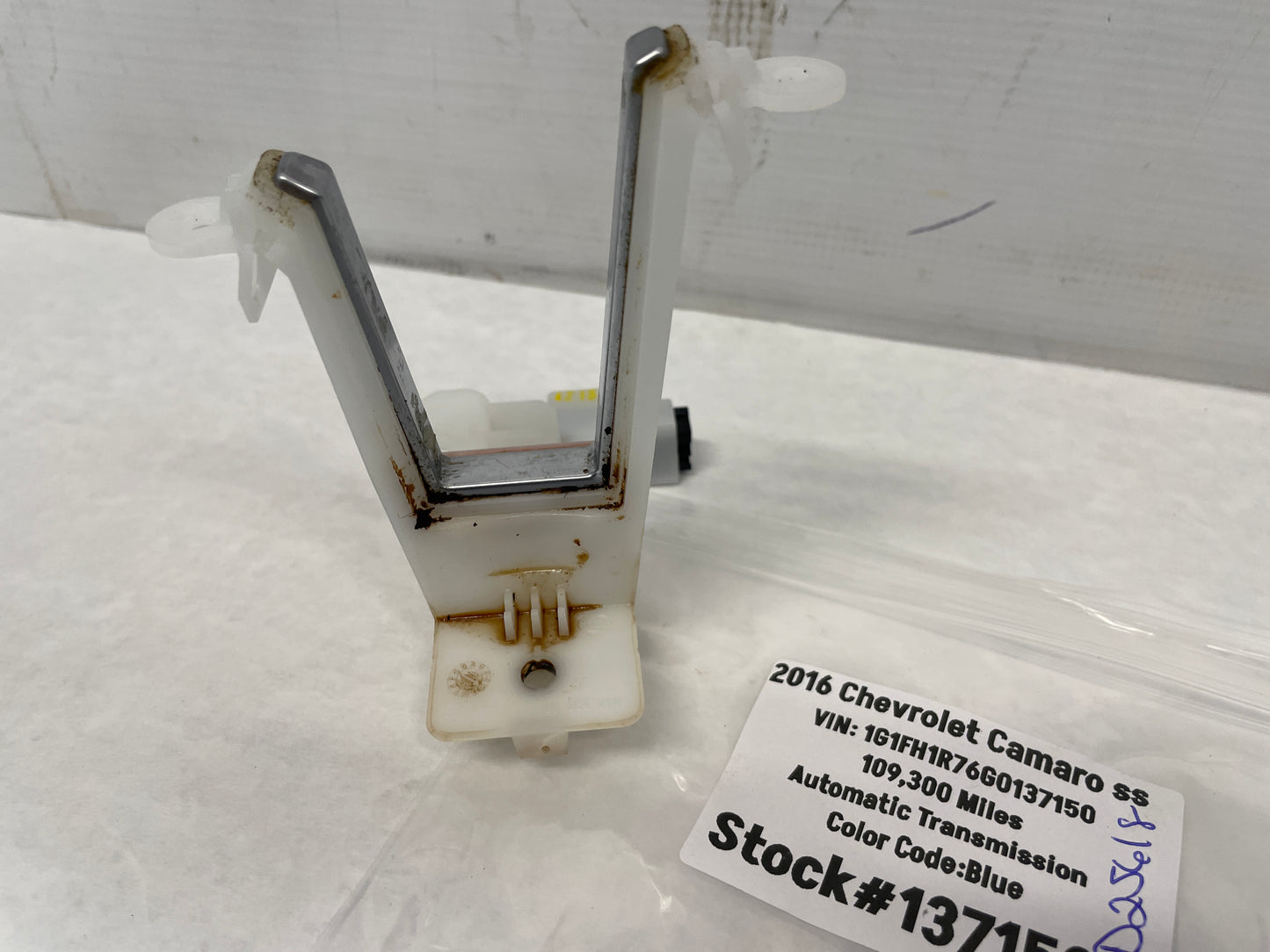 2016 Chevy Camaro SS Center Console Key Transmitter Light OEM - Day's Parts Yard