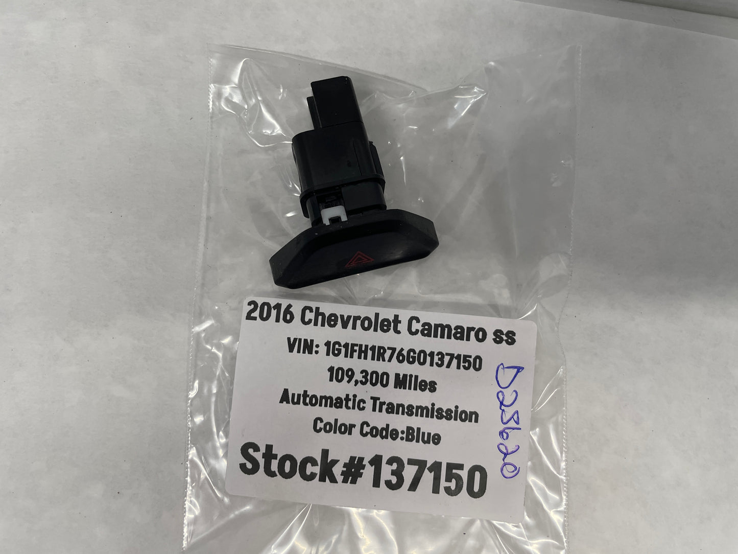 2016 Chevy Camaro SS Hazard Switch Button OEM - Day's Parts Yard