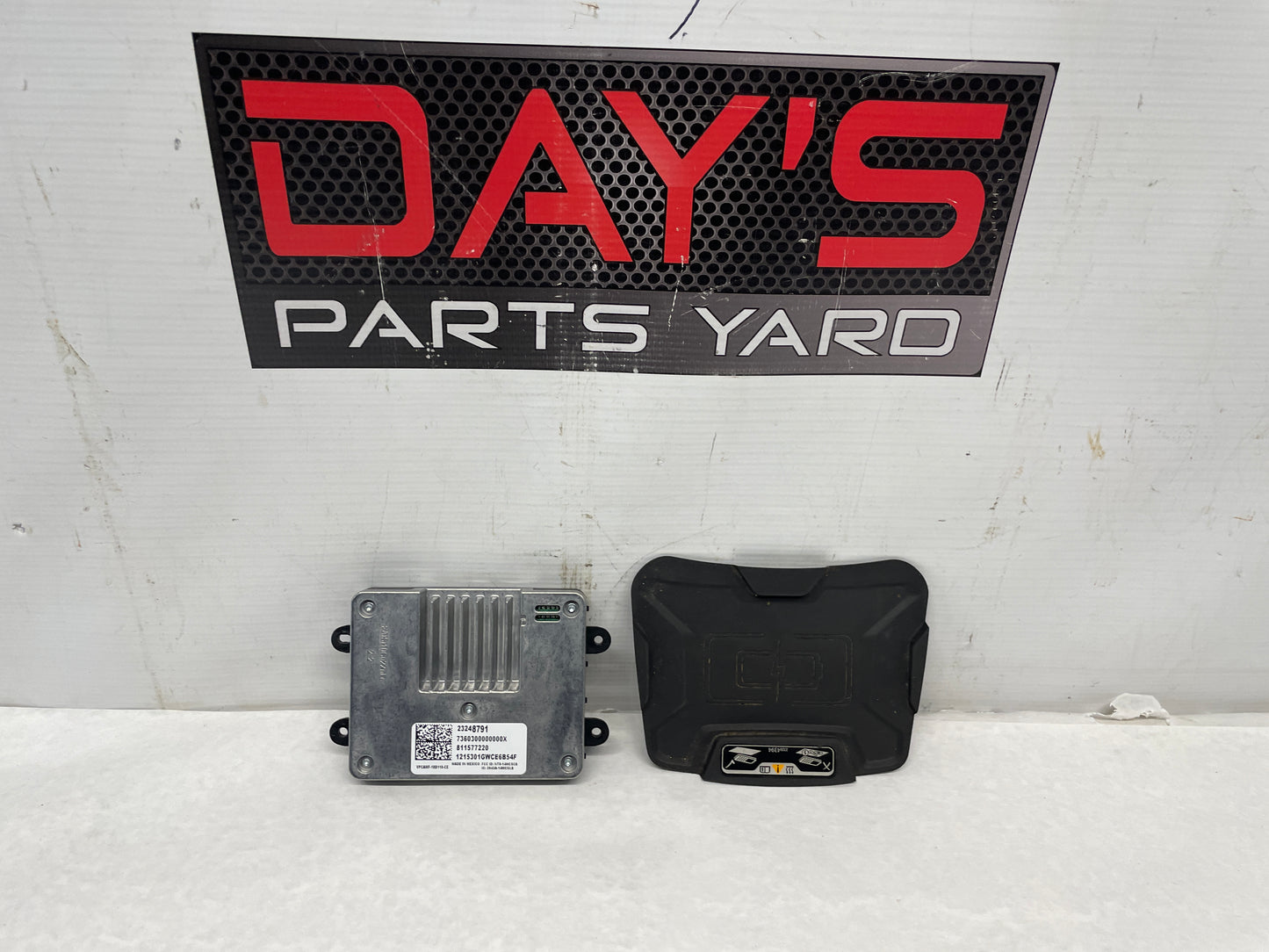 2016 Chevy Camaro SS Center Console Rear Wireless Charging Pad OEM - Day's Parts Yard
