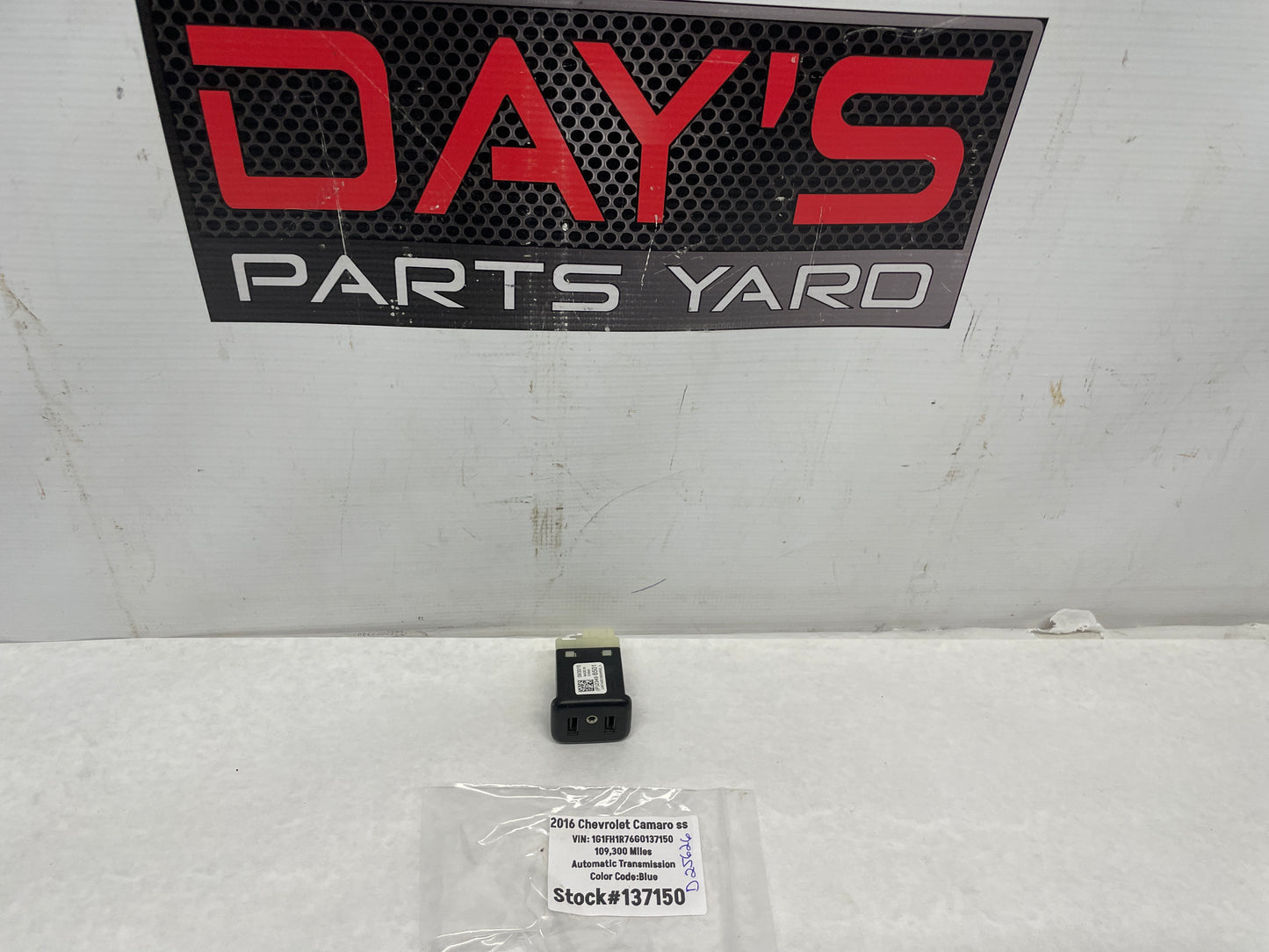 2016 Chevy Camaro SS USB Charger Poet OEM - Day's Parts Yard