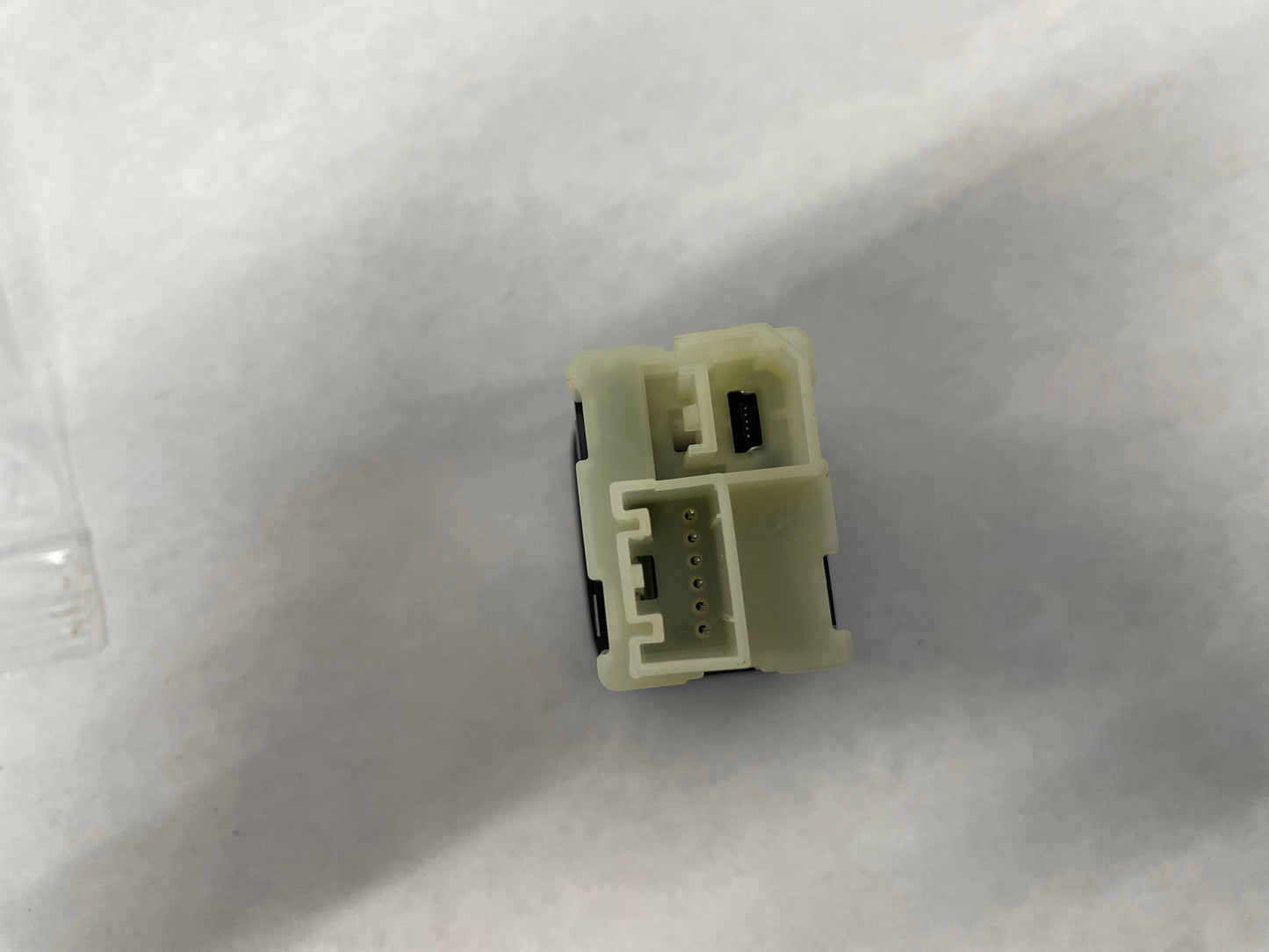 2016 Chevy Camaro SS USB Charger Poet OEM - Day's Parts Yard