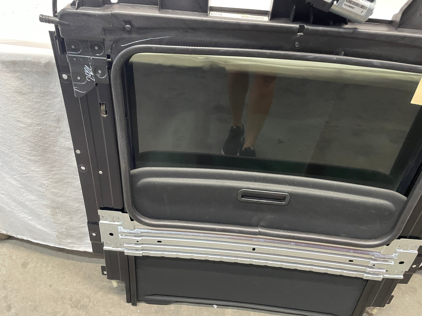 2016 Cadillac ATS-V Coupe Sunroof Sun Moon Roof Assembly OEM - Day's Parts Yard